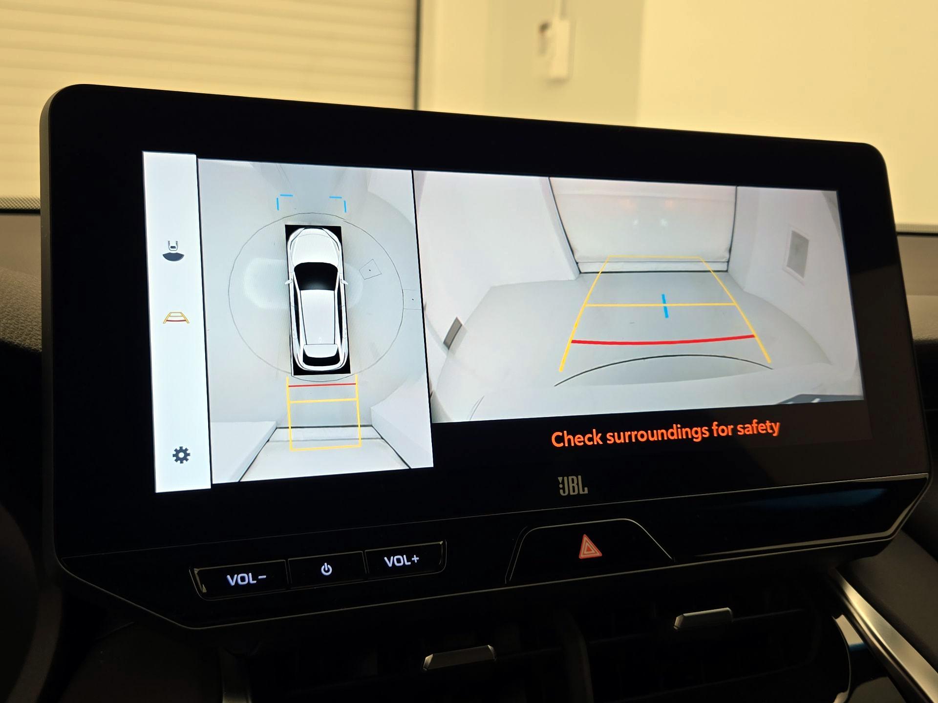 Thumbnail: 2023 Toyota Venza - 14