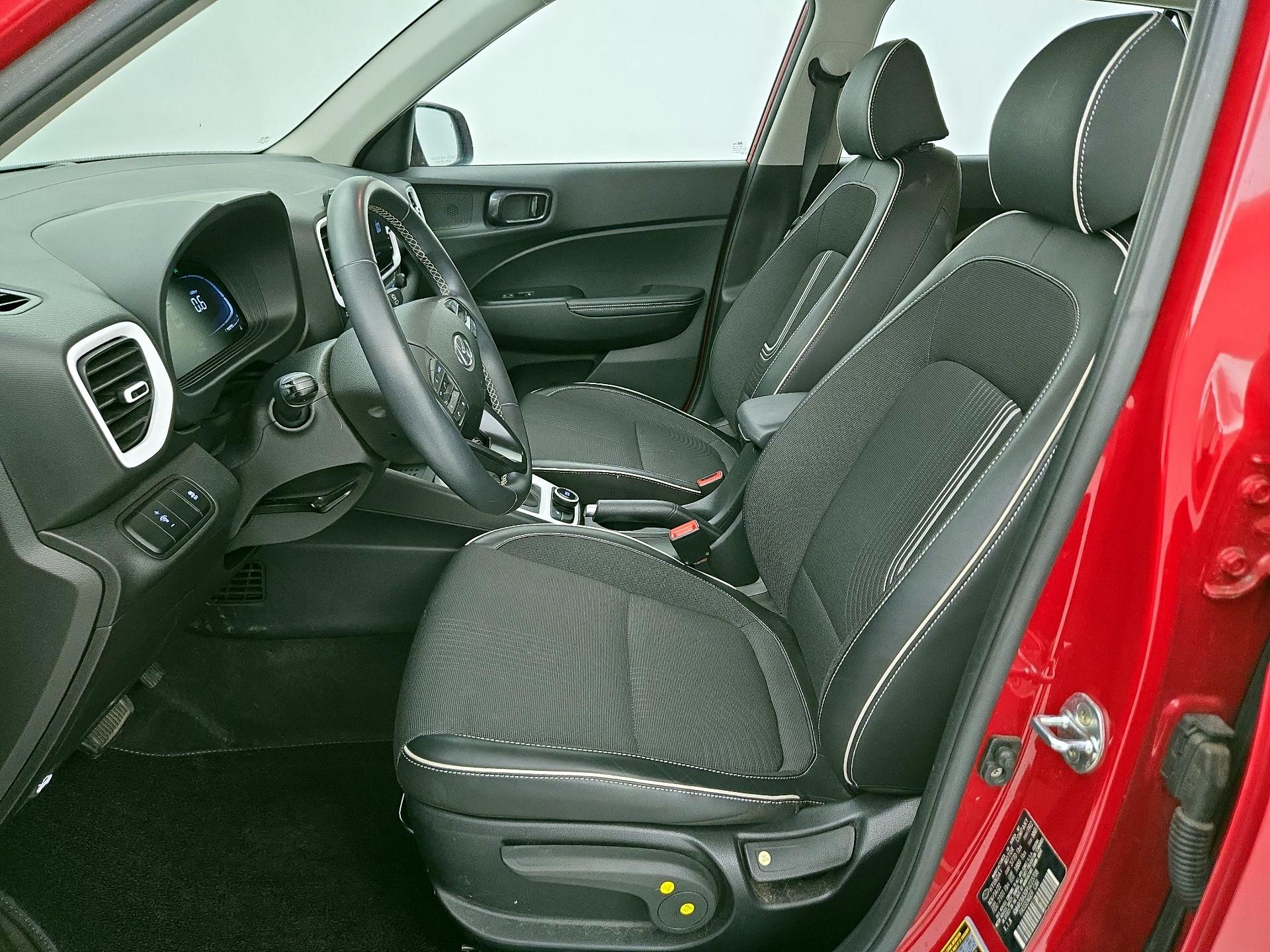 Thumbnail: 2023 Hyundai Venue - 11