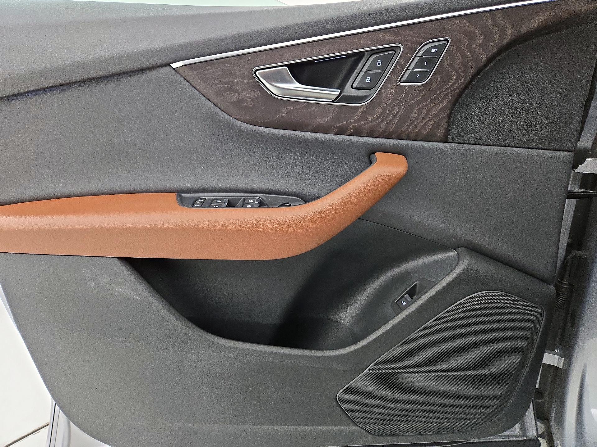 Thumbnail: 2022 Audi Q8 - 12