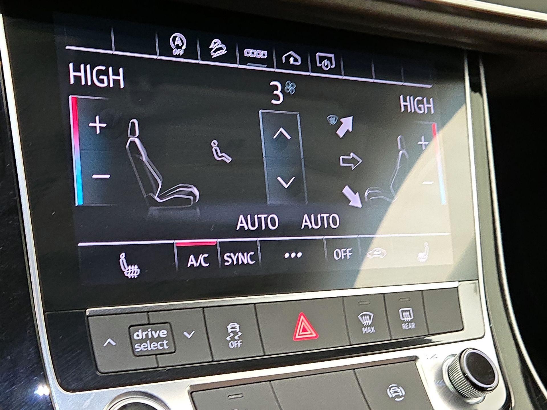 Thumbnail: 2022 Audi Q8 - 16