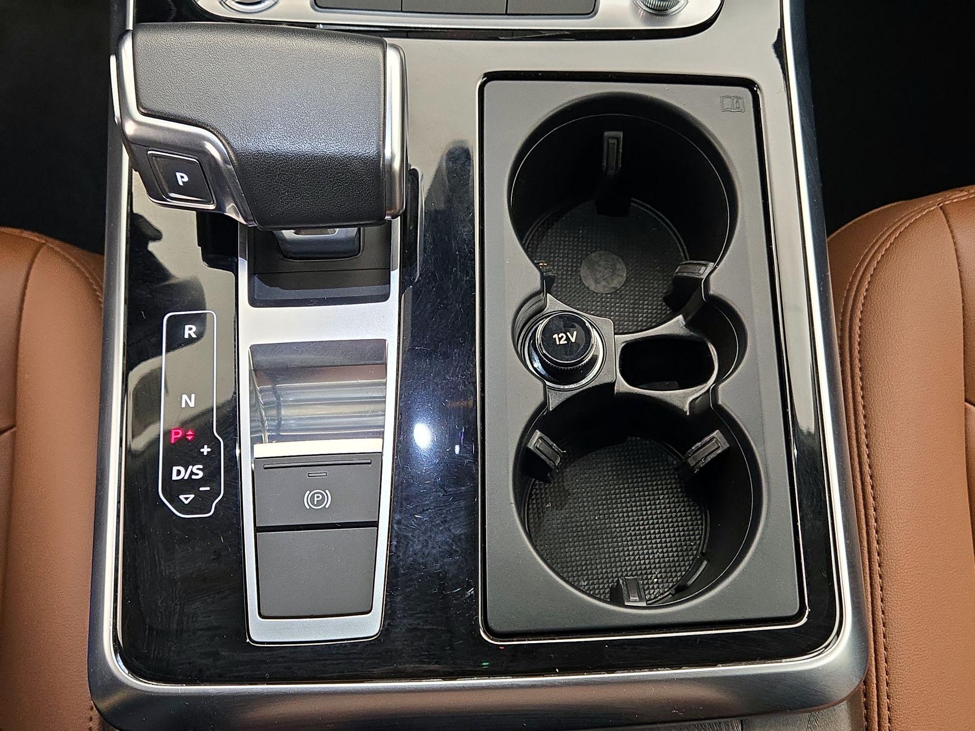 Thumbnail: 2022 Audi Q8 - 17