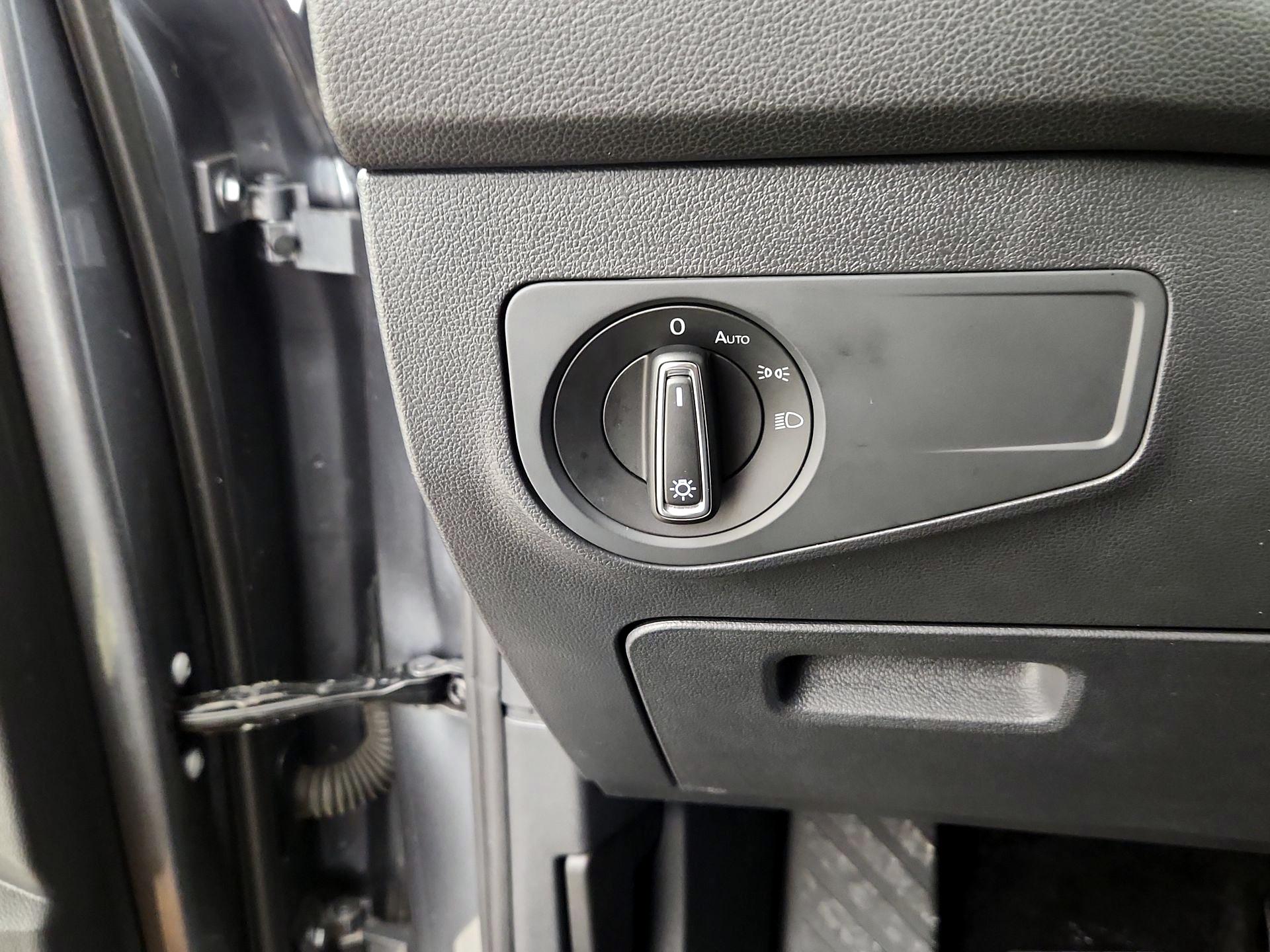 Thumbnail: 2023 Volkswagen Tiguan - 13