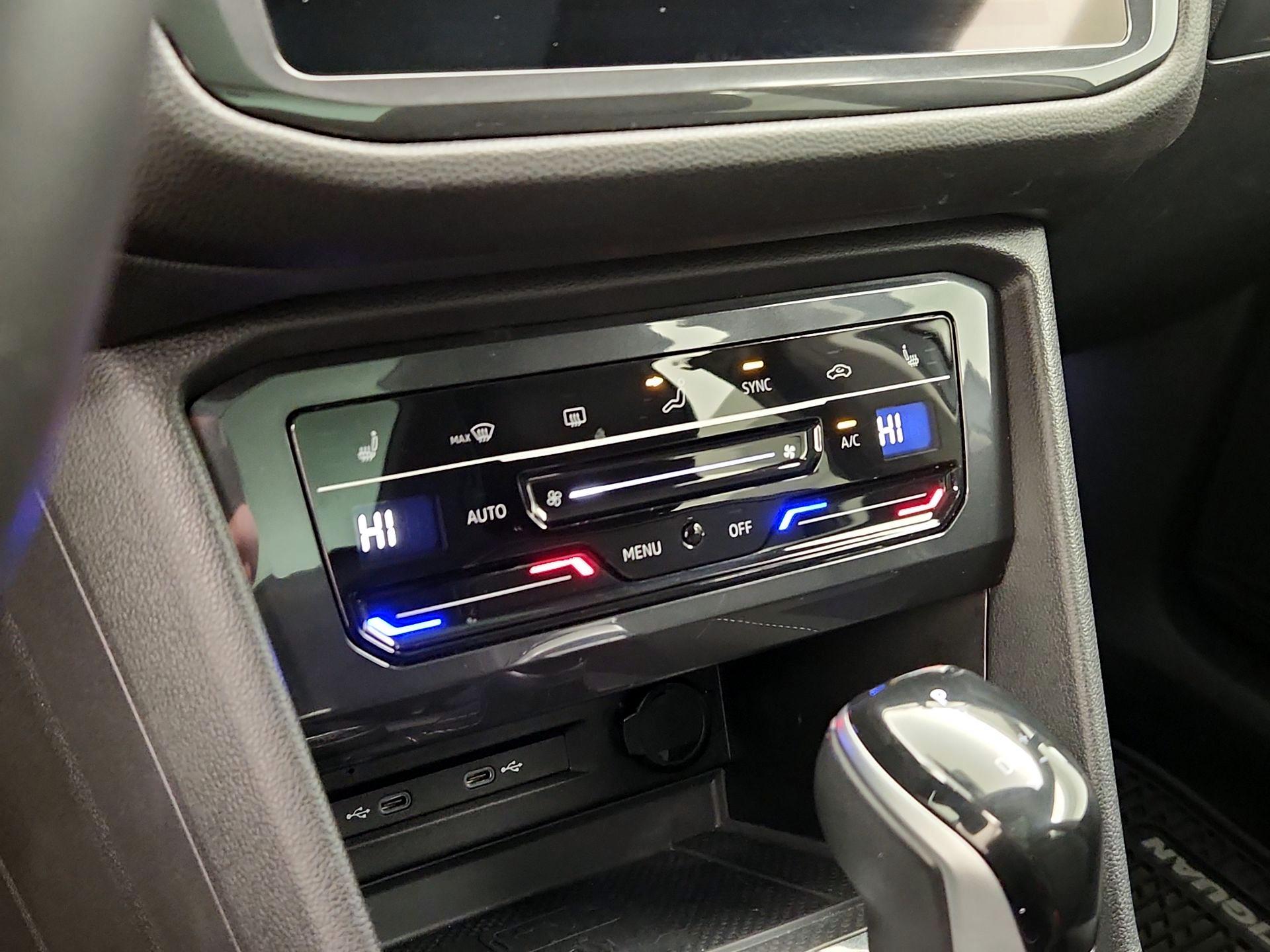 Thumbnail: 2023 Volkswagen Tiguan - 16