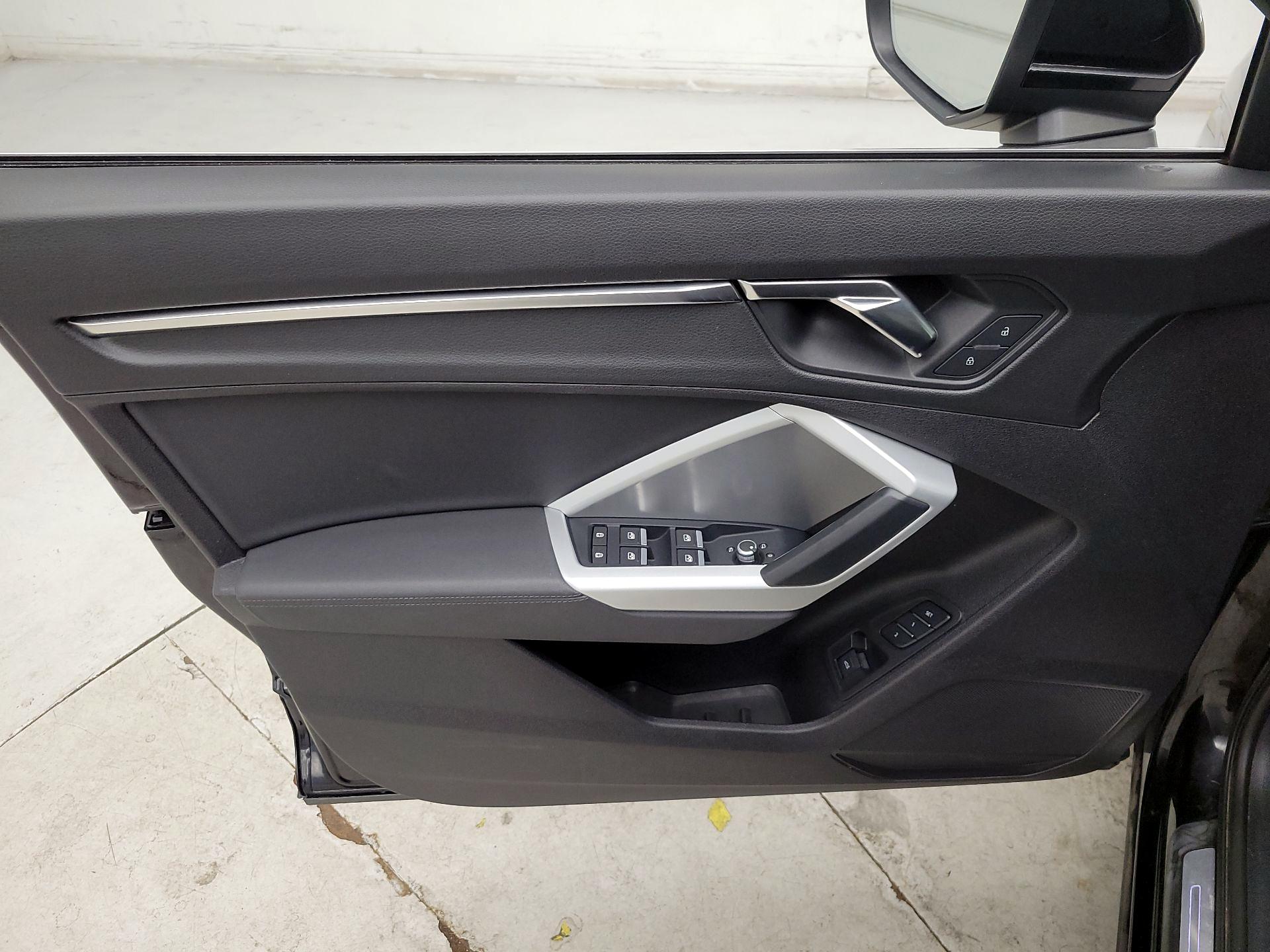 Thumbnail: 2022 Audi Q3 - 12