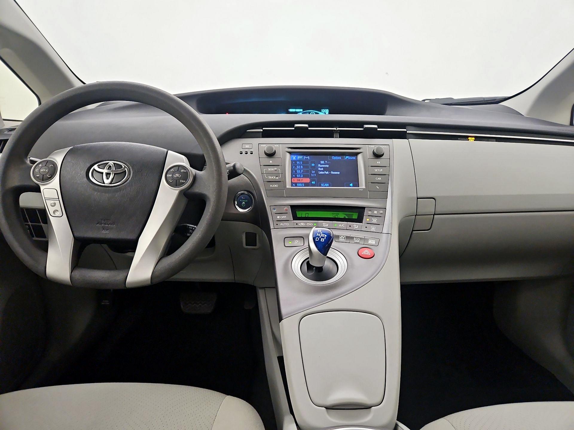 Thumbnail: 2015 Toyota Prius - 9