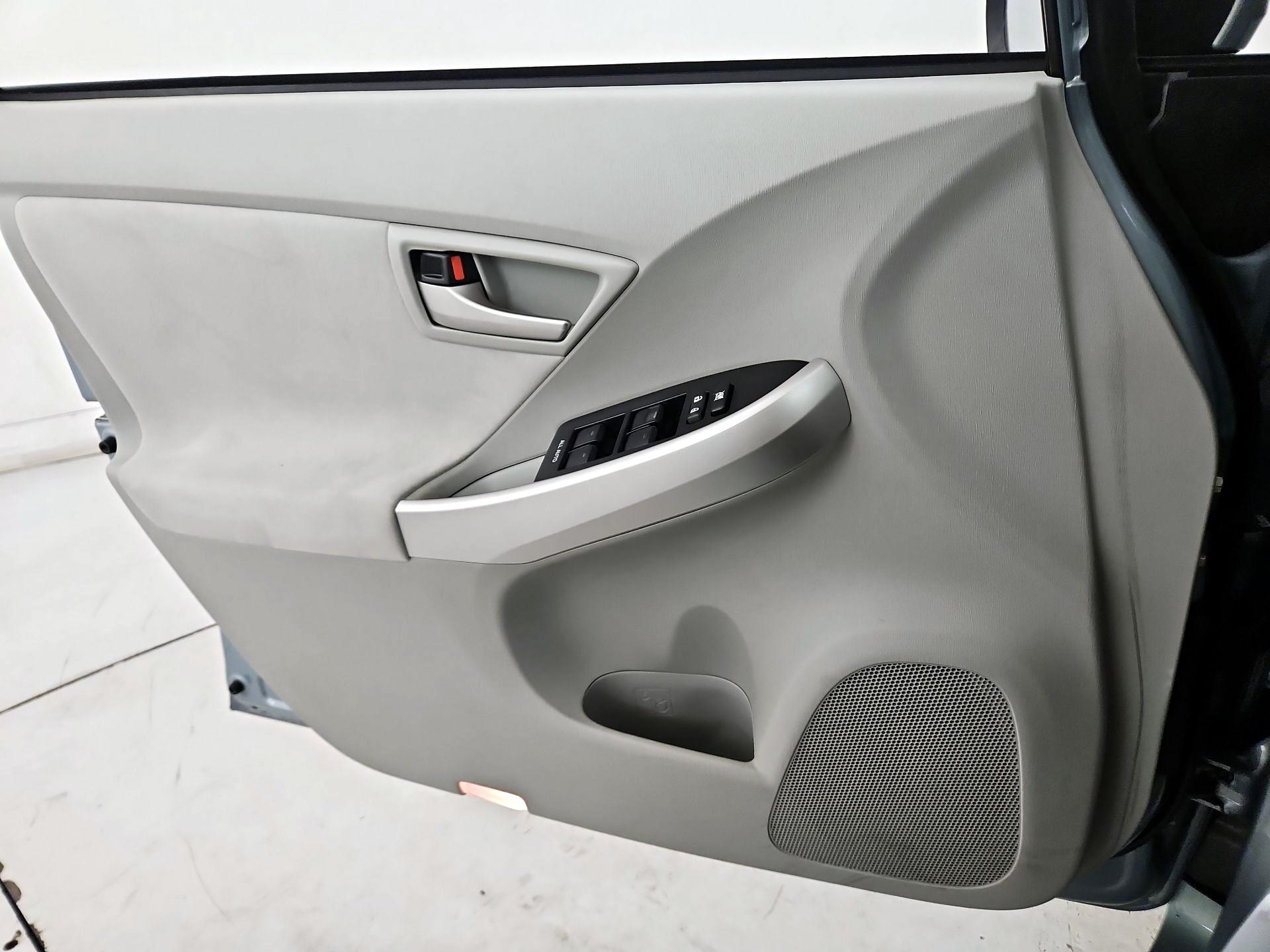 Thumbnail: 2015 Toyota Prius - 12