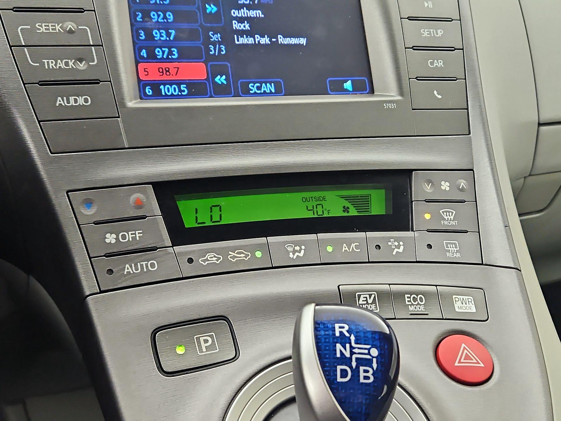 Thumbnail: 2015 Toyota Prius - 16