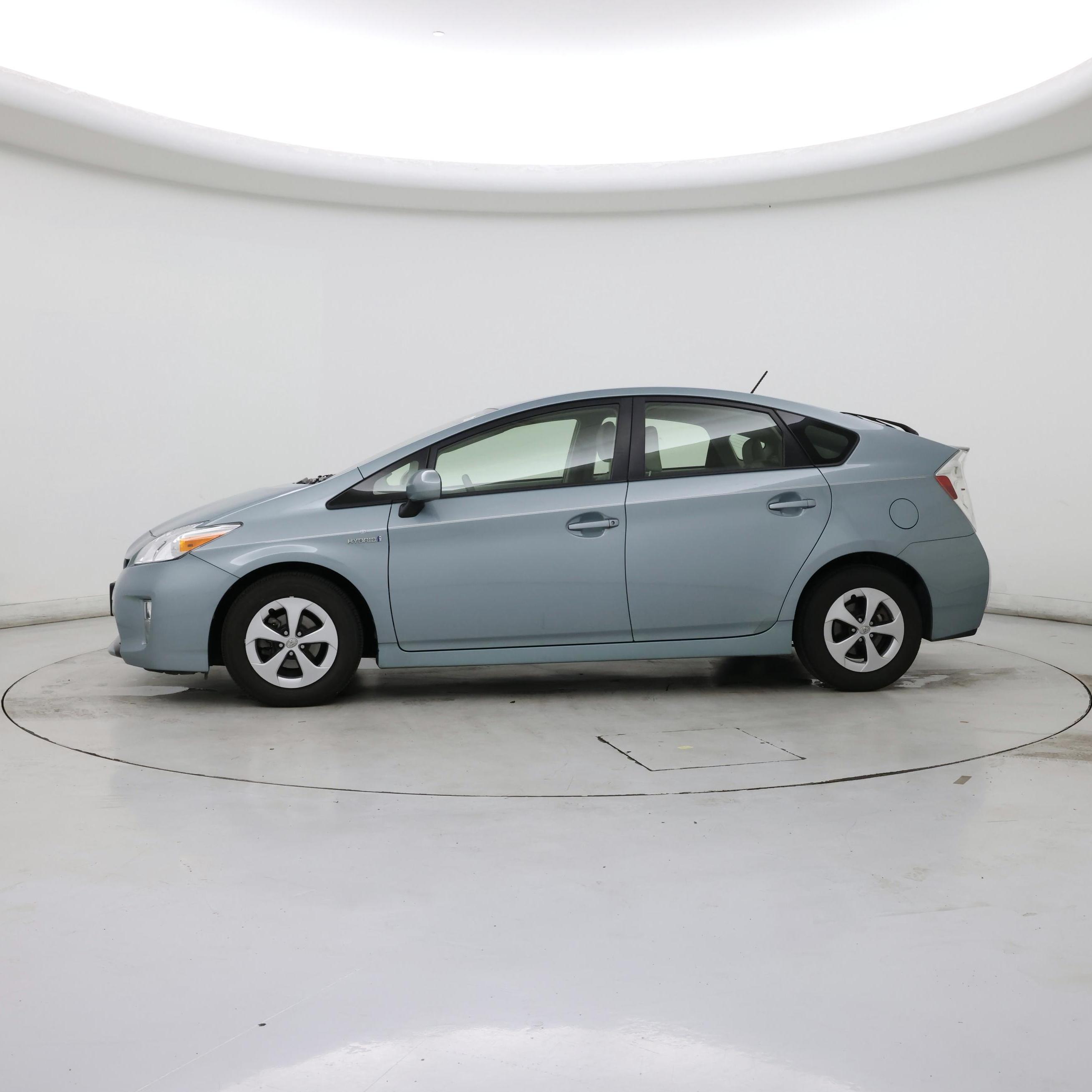 Thumbnail: 2015 Toyota Prius - 3