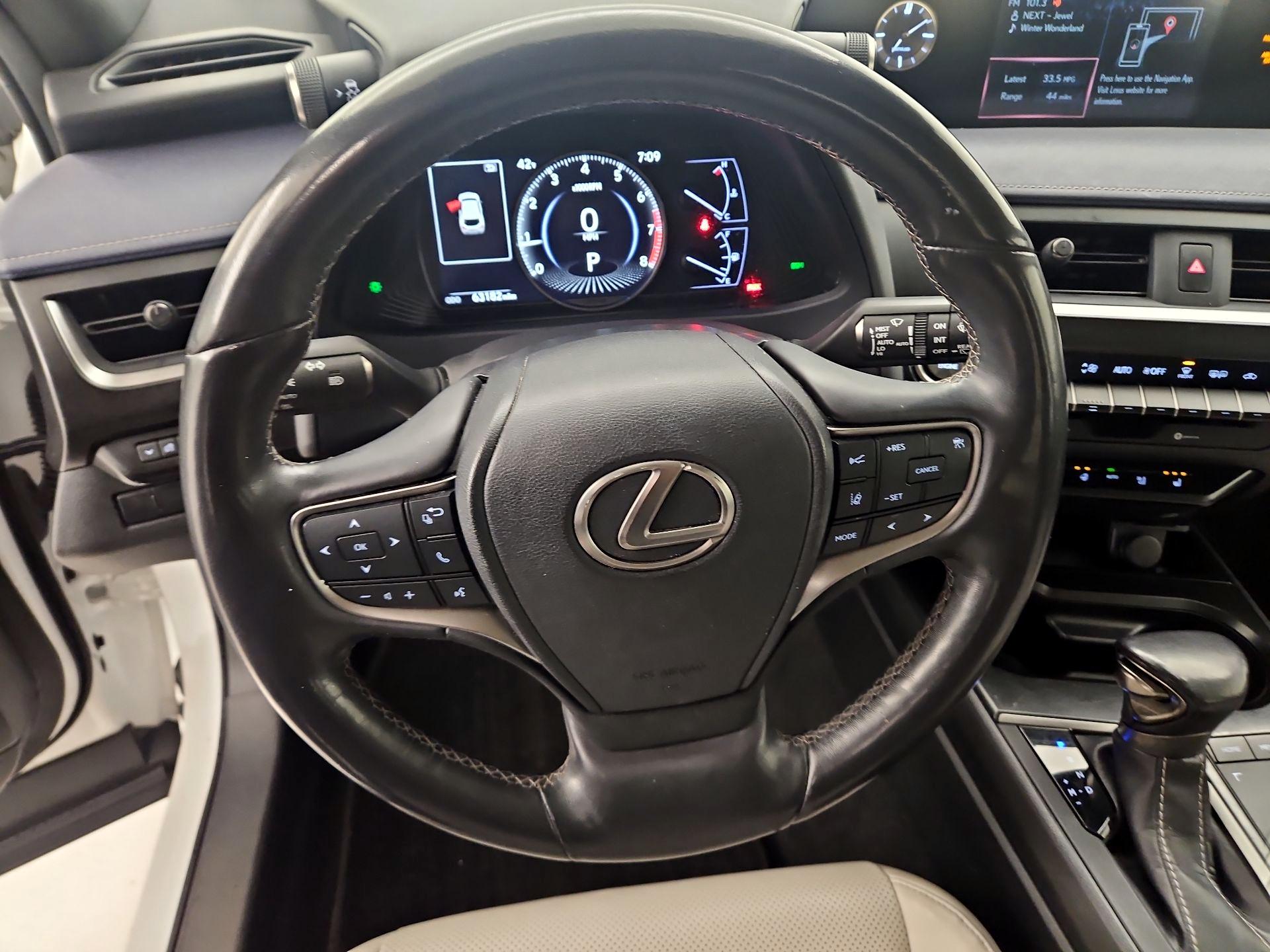 Thumbnail: 2019 Lexus UX - 10