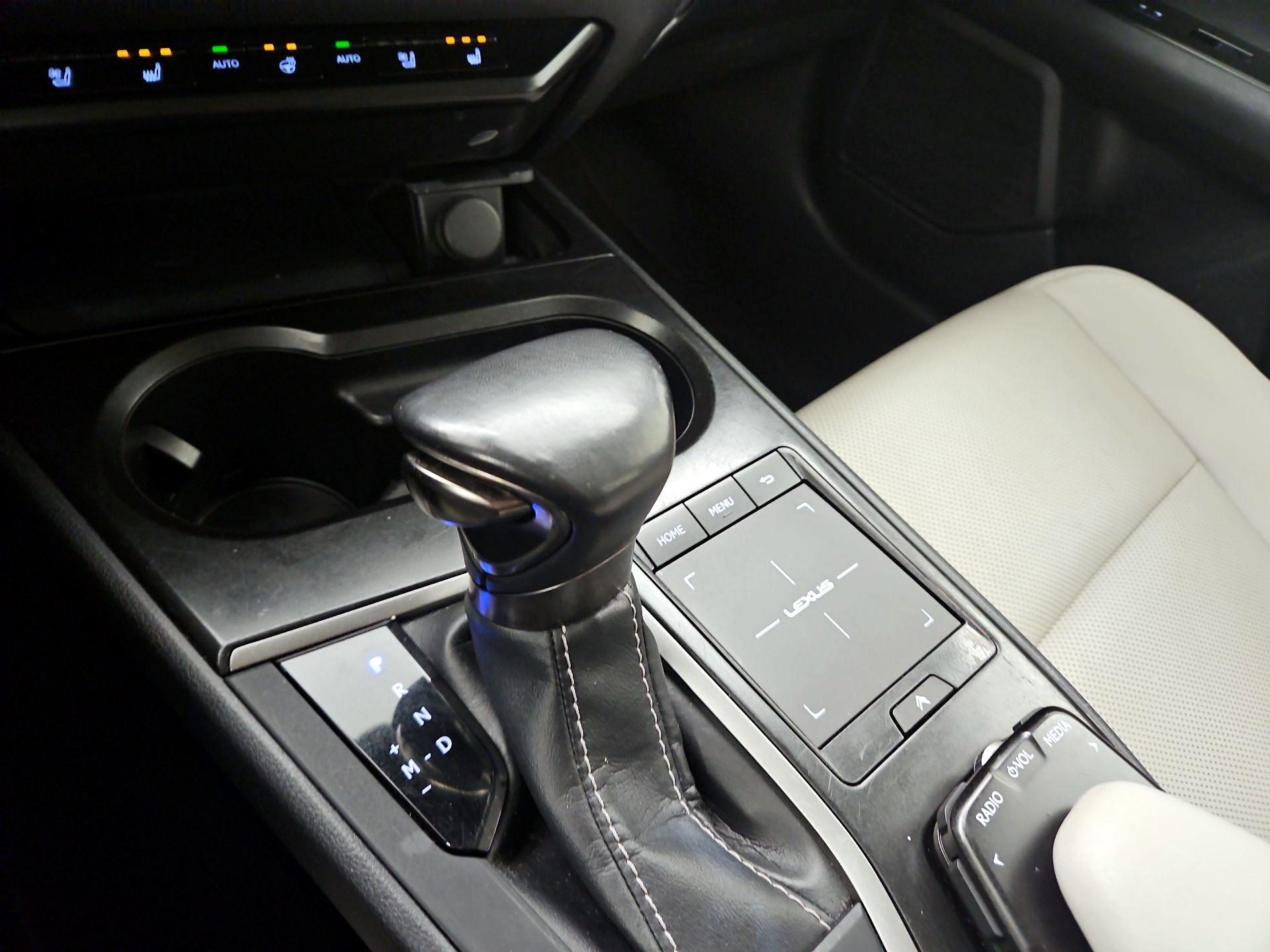 Thumbnail: 2019 Lexus UX - 17