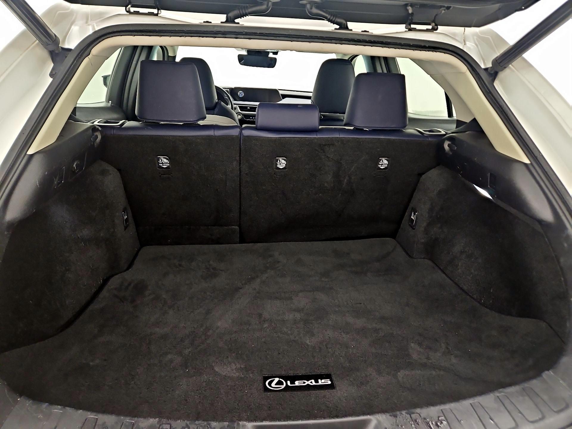 Thumbnail: 2019 Lexus UX - 19