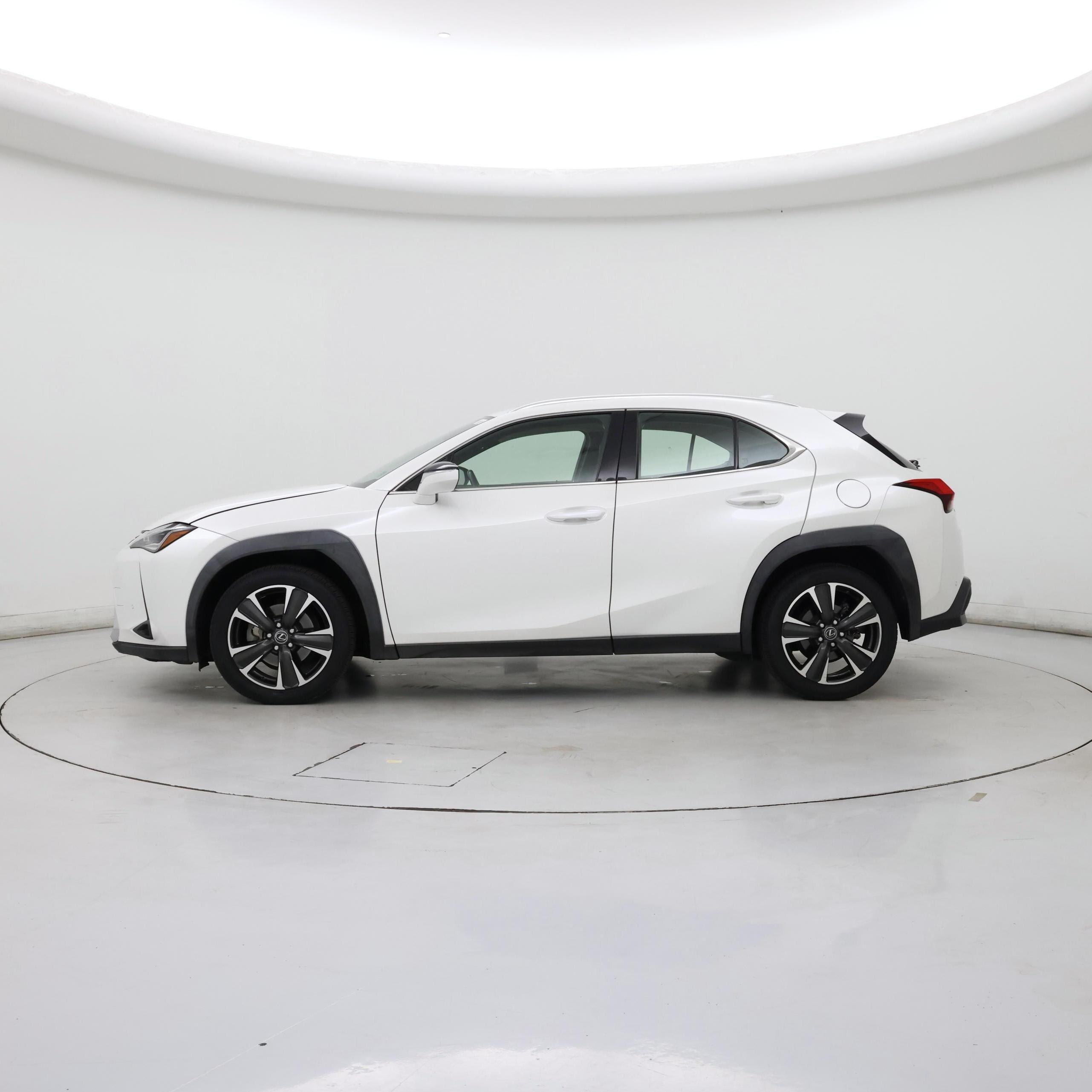 Thumbnail: 2019 Lexus UX - 3