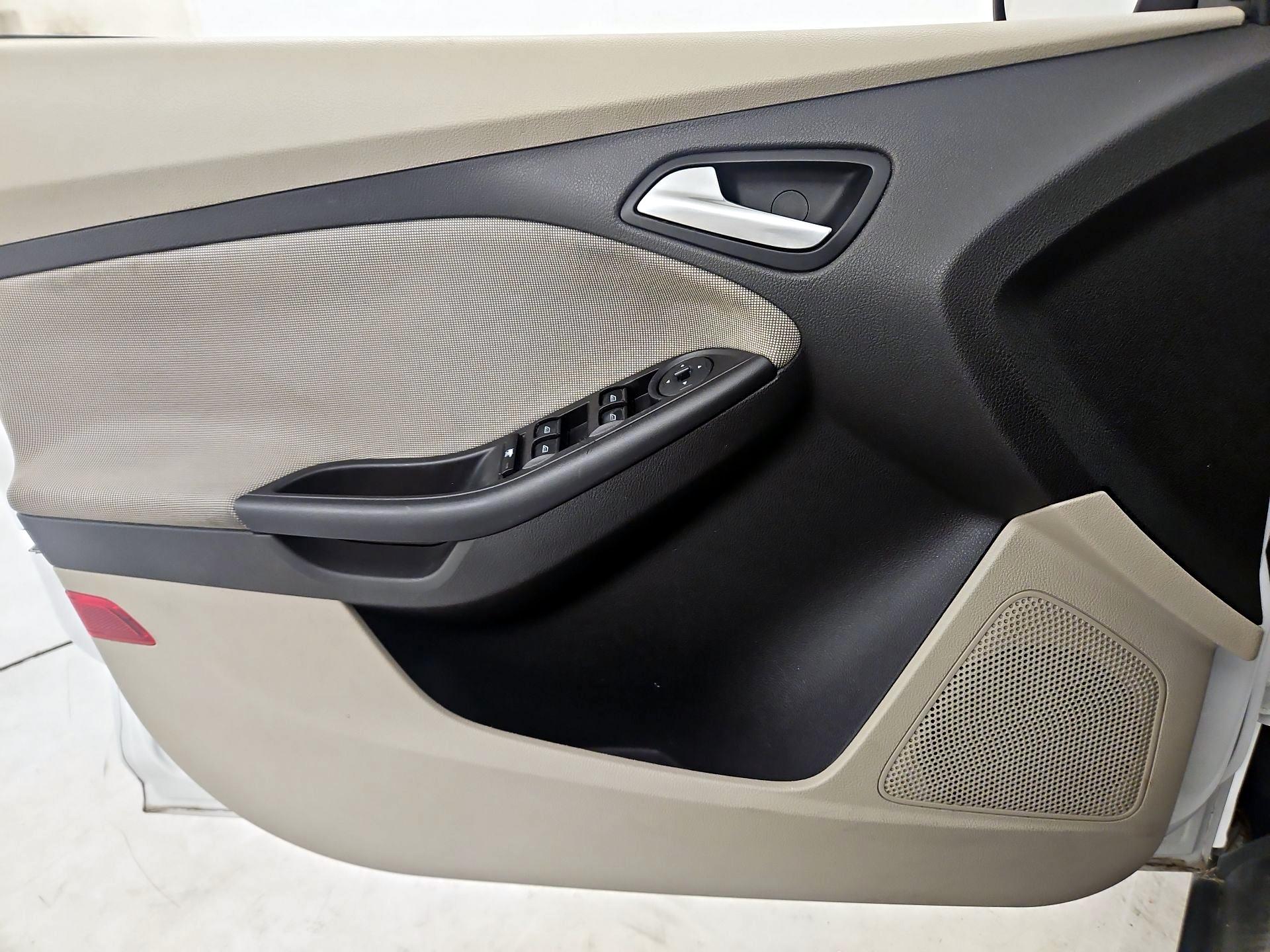 Thumbnail: 2014 Ford Focus - 12