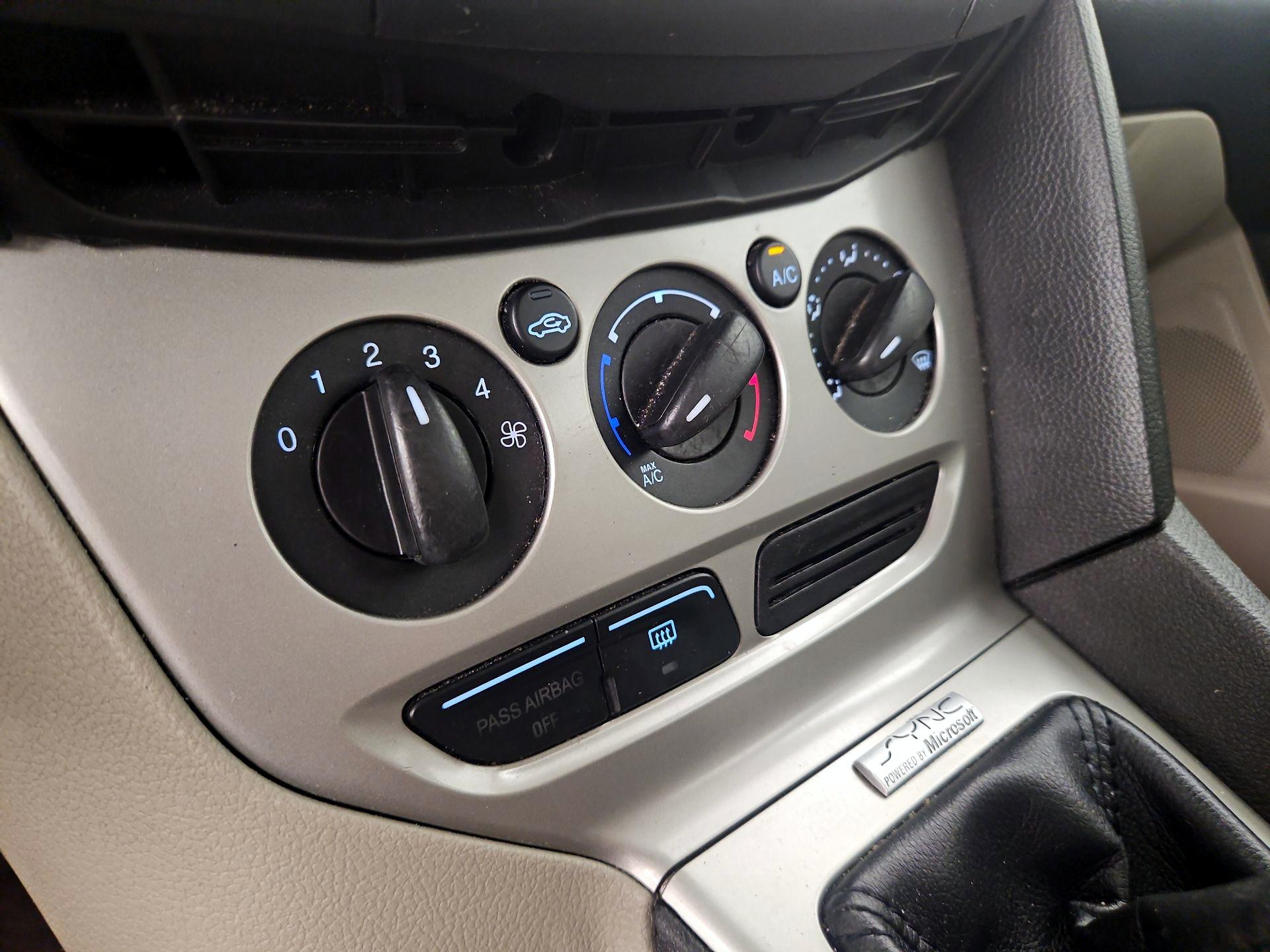 Thumbnail: 2014 Ford Focus - 15