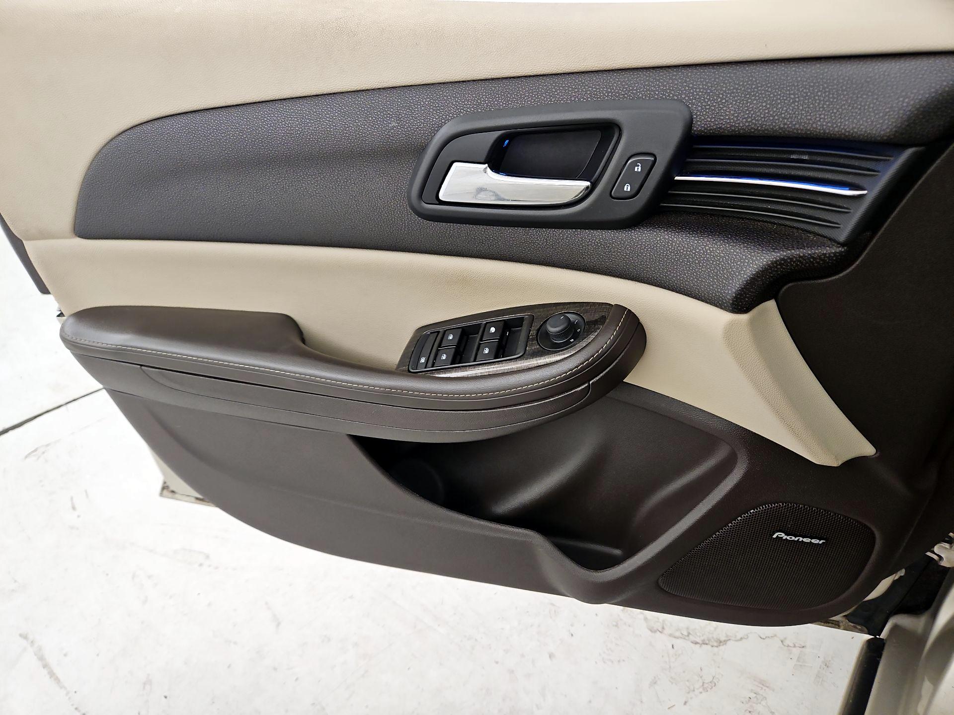 Thumbnail: 2016 Chevrolet Malibu - 12