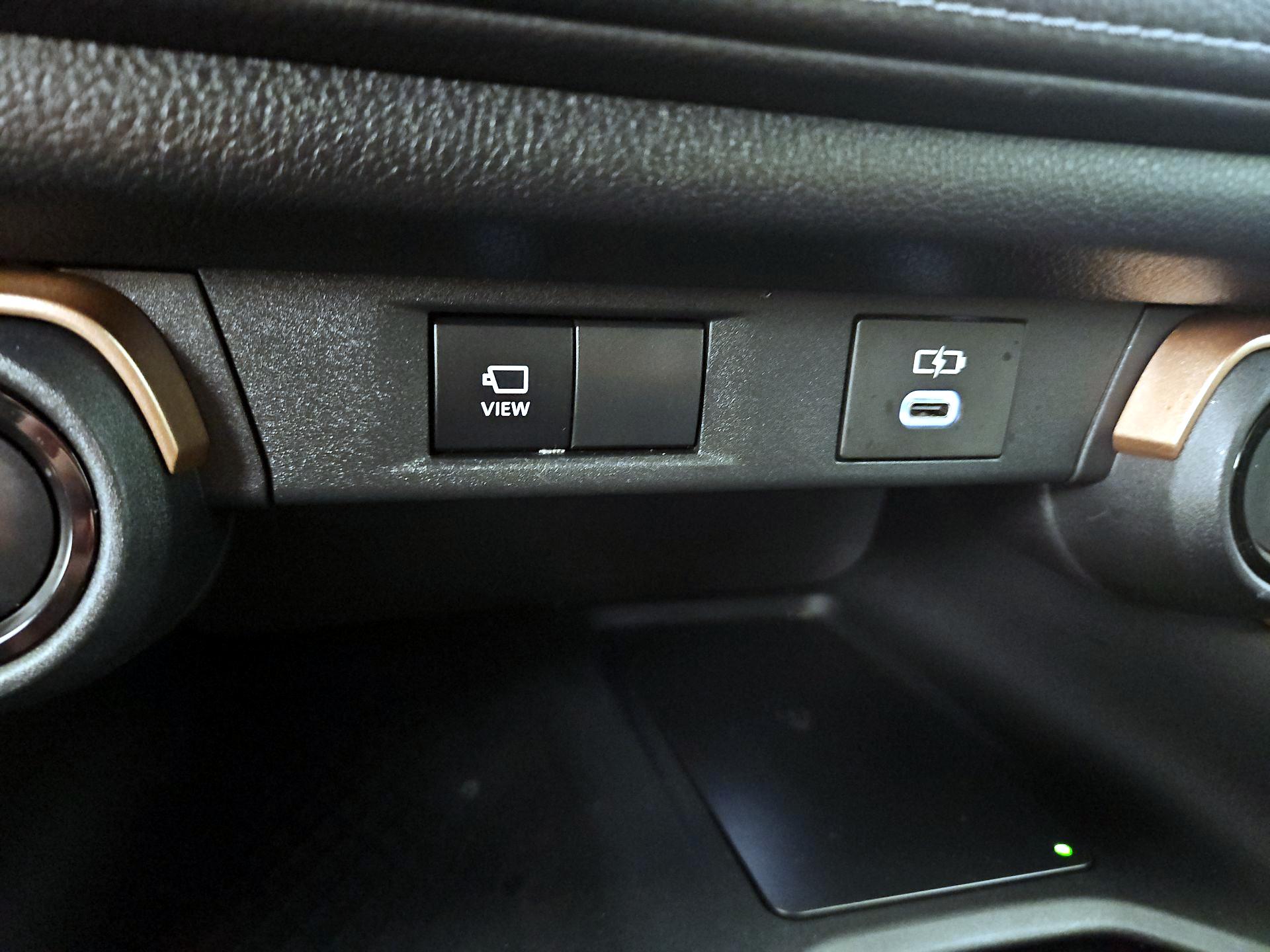 Thumbnail: 2024 Toyota Highlander - 19