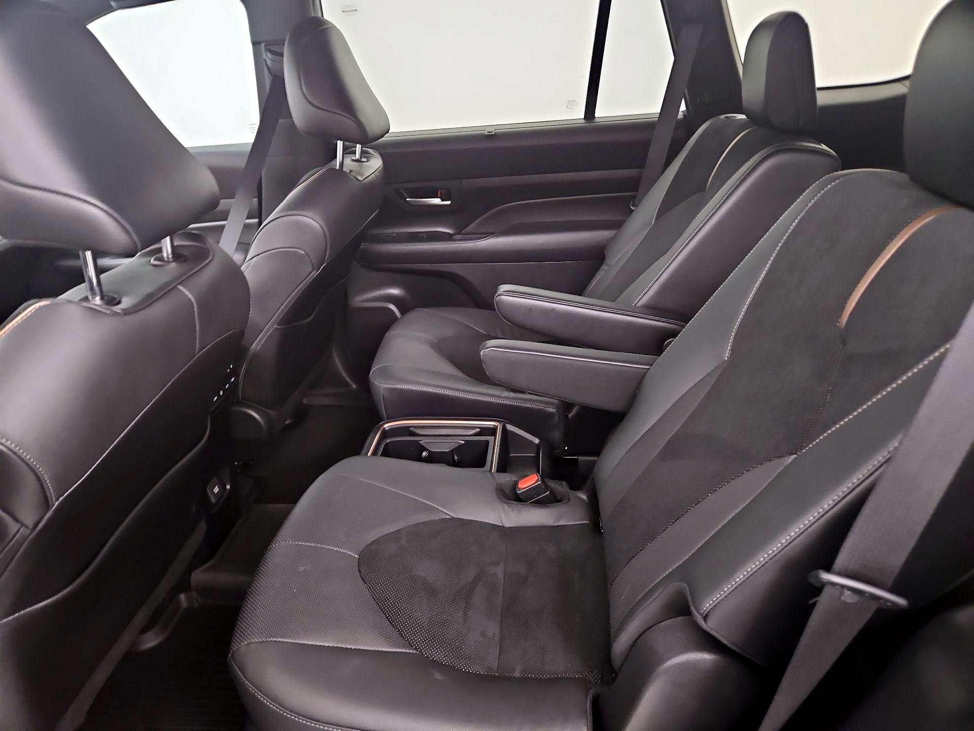 Thumbnail: 2024 Toyota Highlander - 20