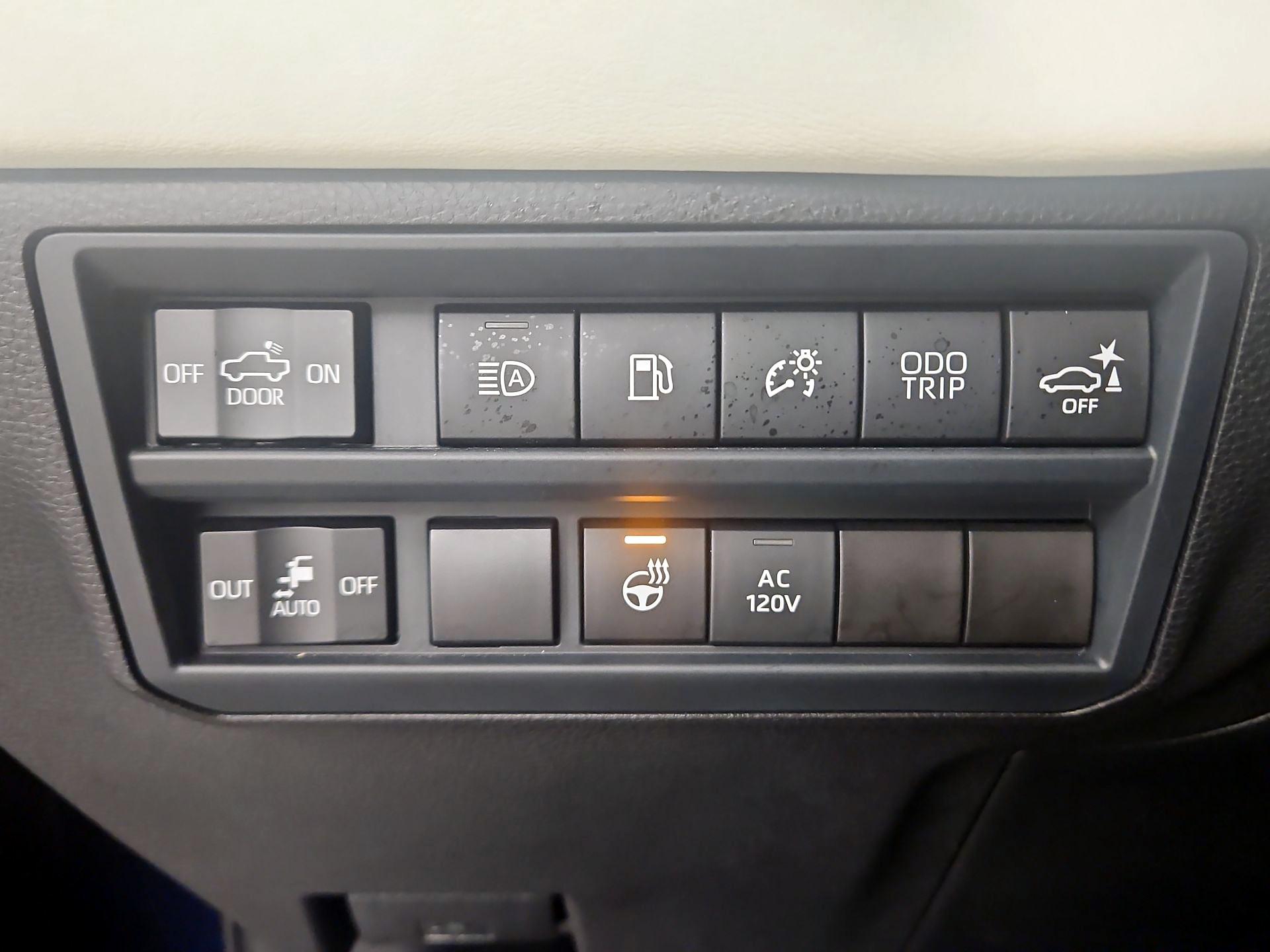 Thumbnail: 2022 Toyota Tundra - 13