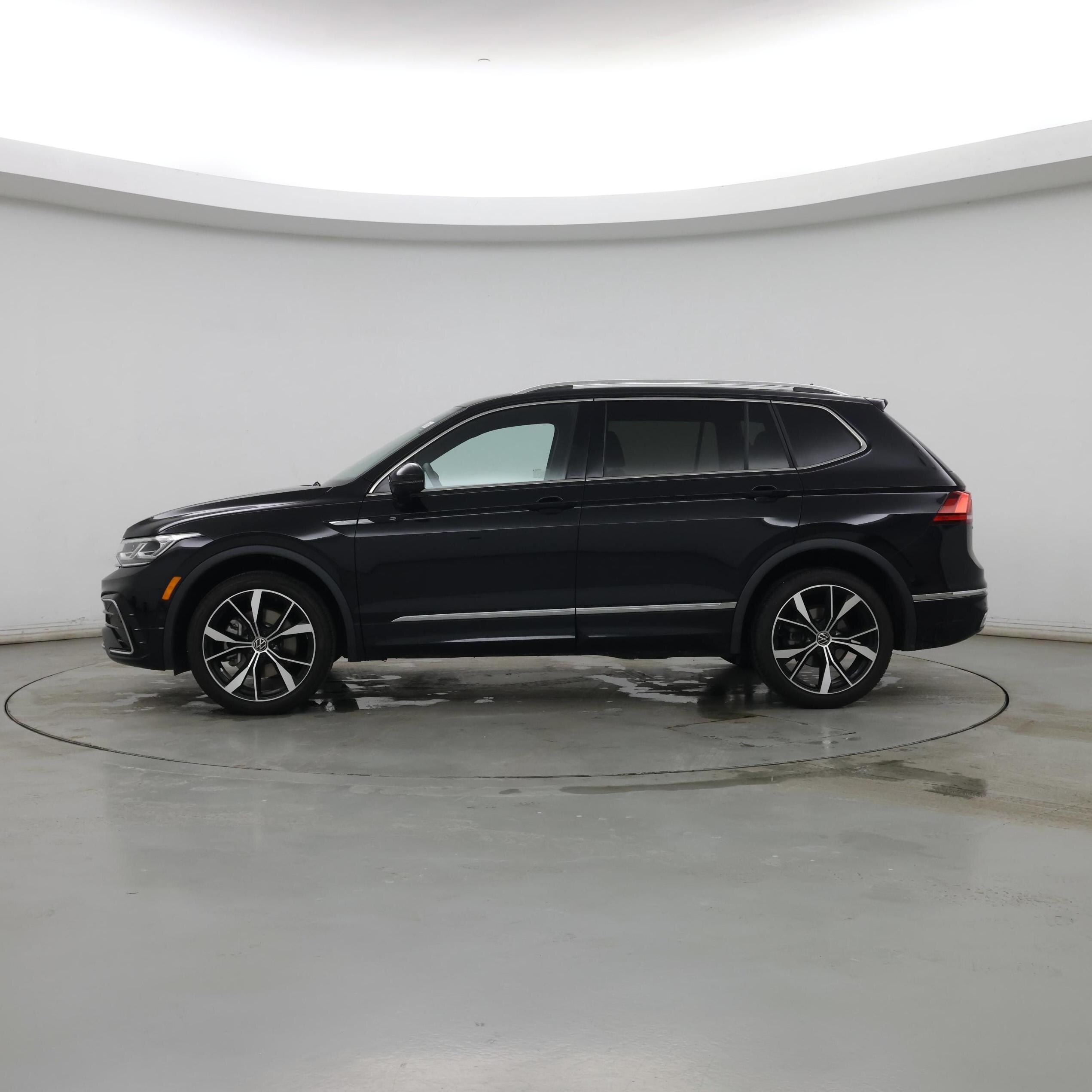 Thumbnail: 2024 Volkswagen Tiguan - 3