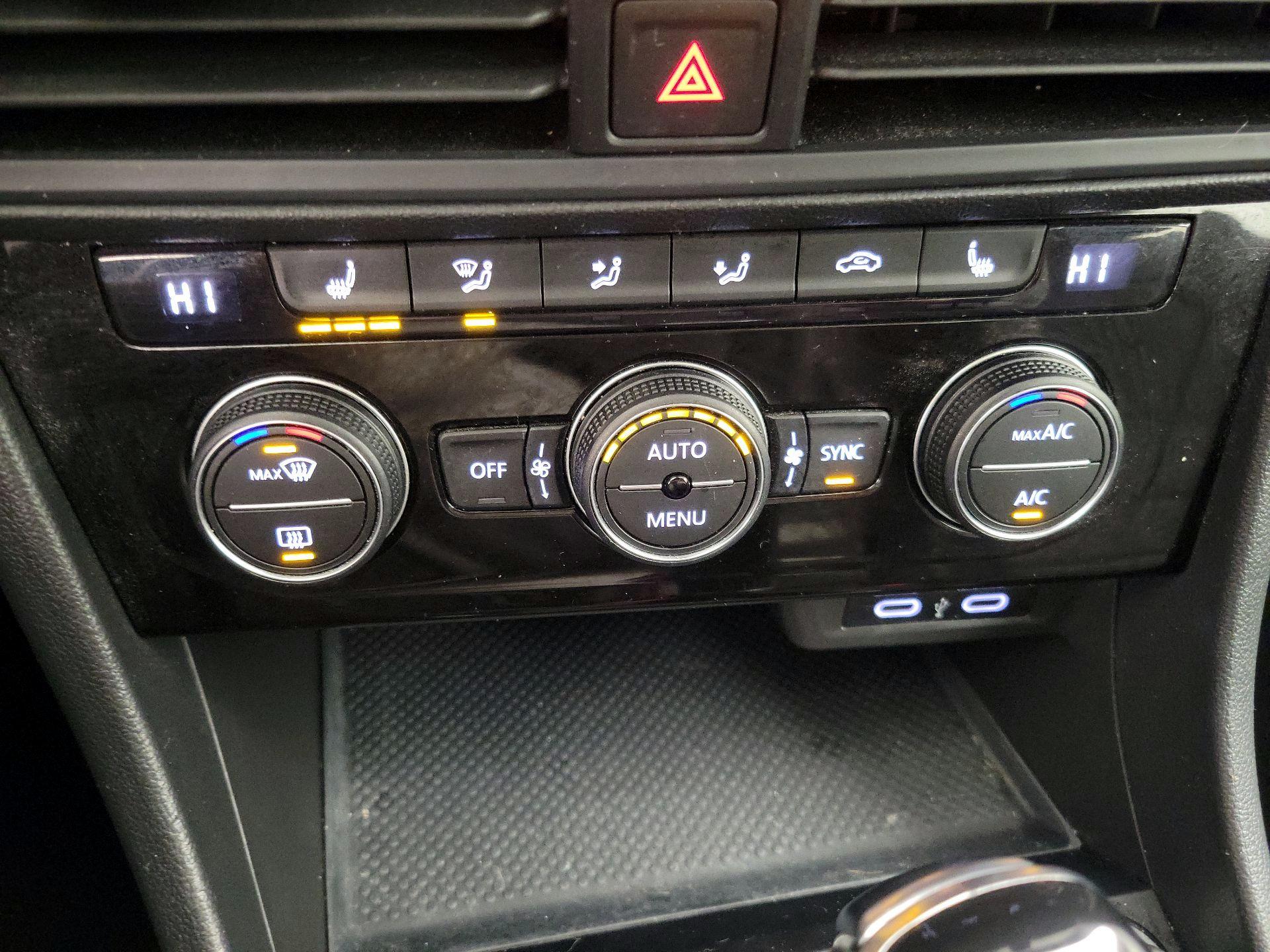 Thumbnail: 2022 Volkswagen Jetta - 16