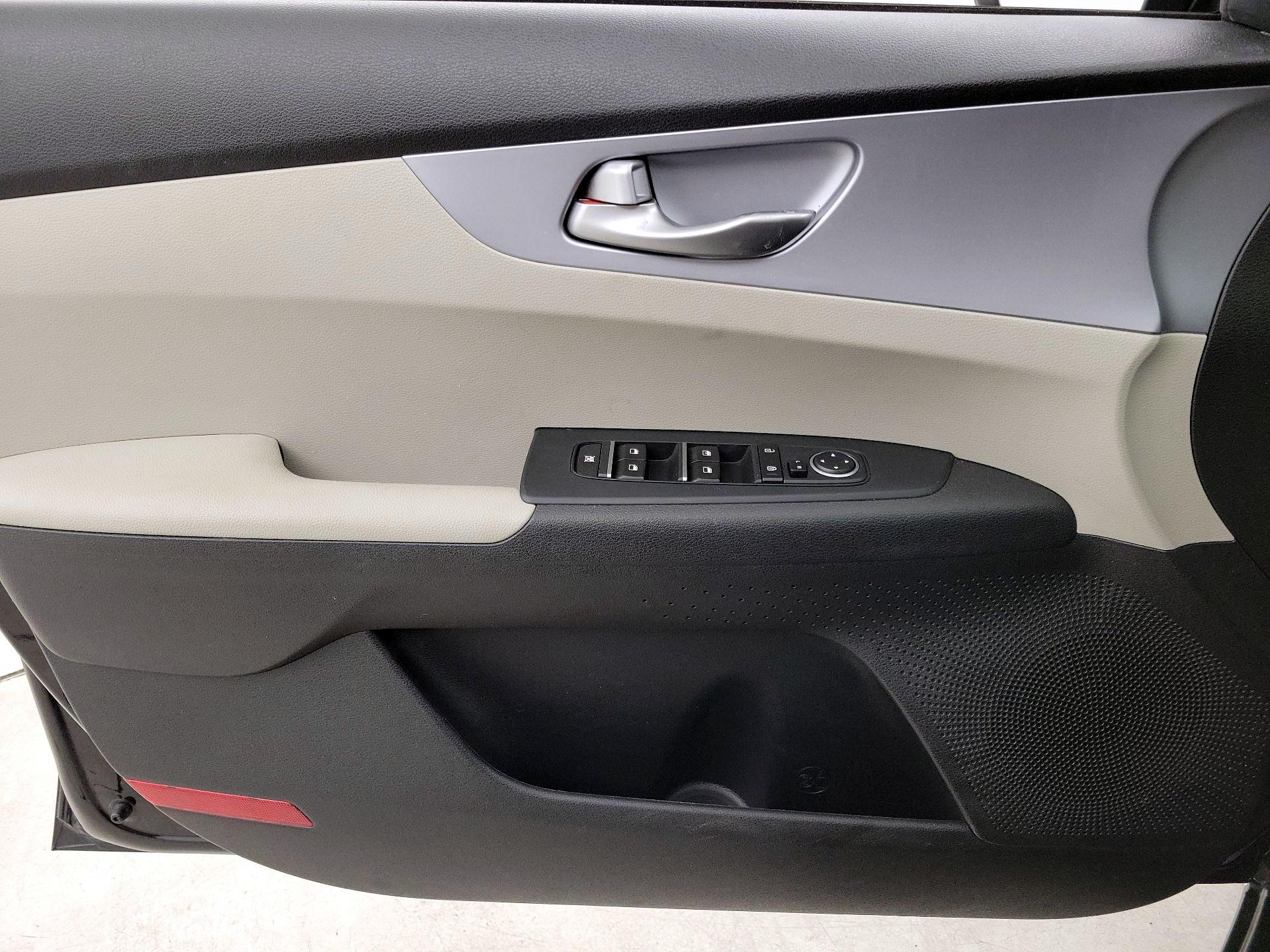 Thumbnail: 2023 Kia Forte - 12