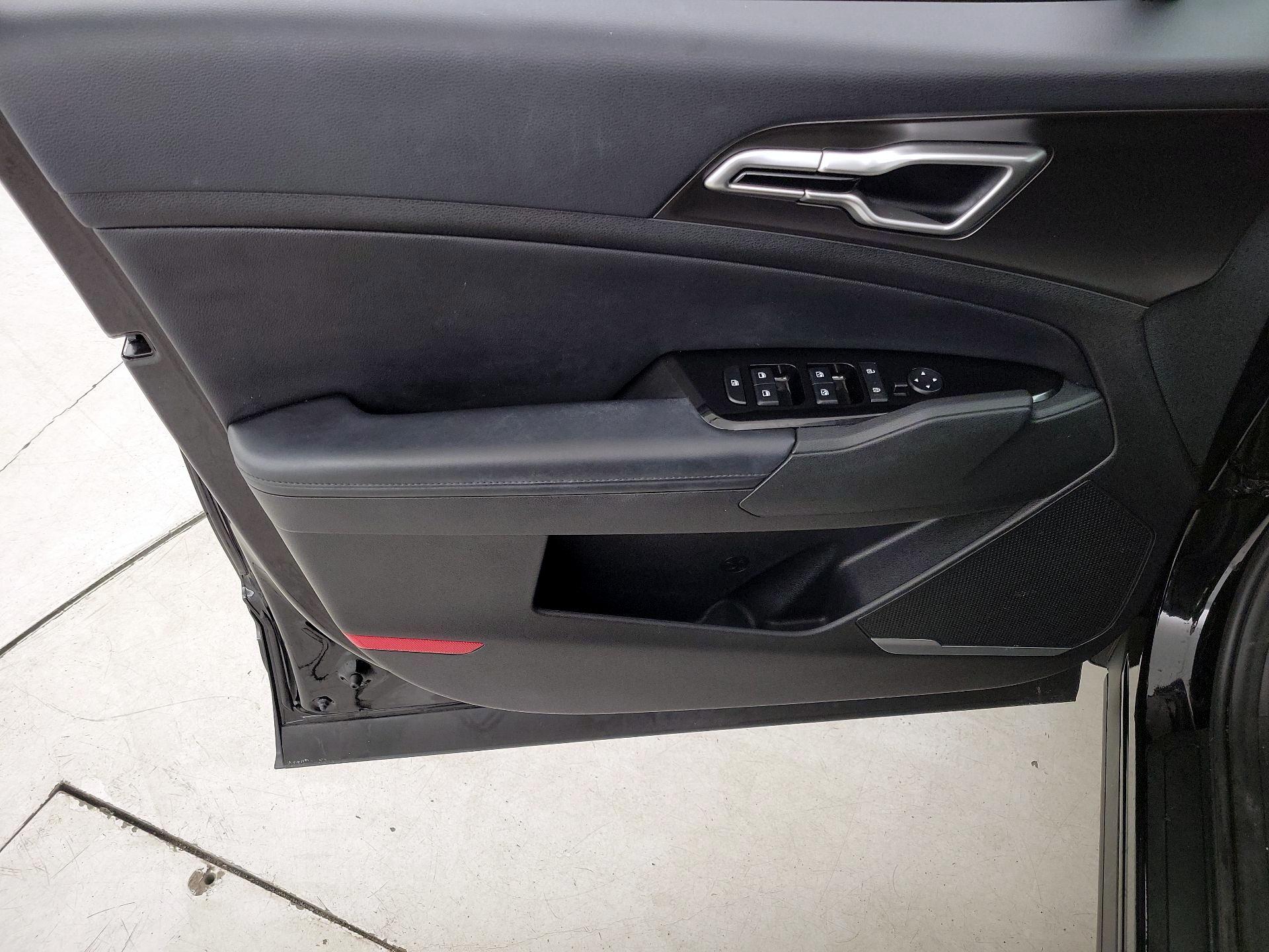 Thumbnail: 2023 Kia Sportage - 12