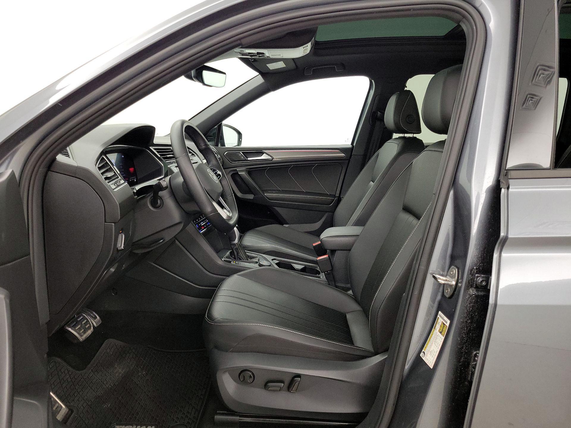 Thumbnail: 2023 Volkswagen Tiguan - 11