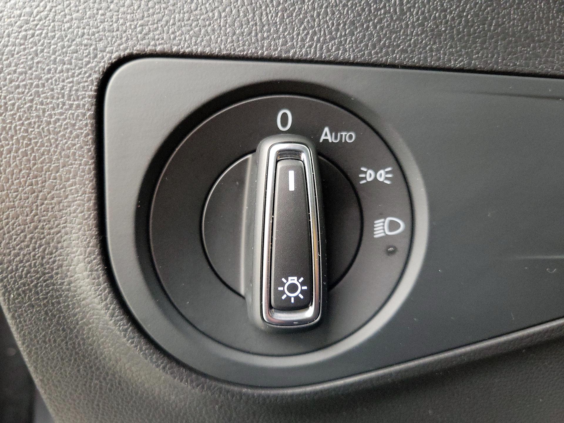 Thumbnail: 2023 Volkswagen Tiguan - 13