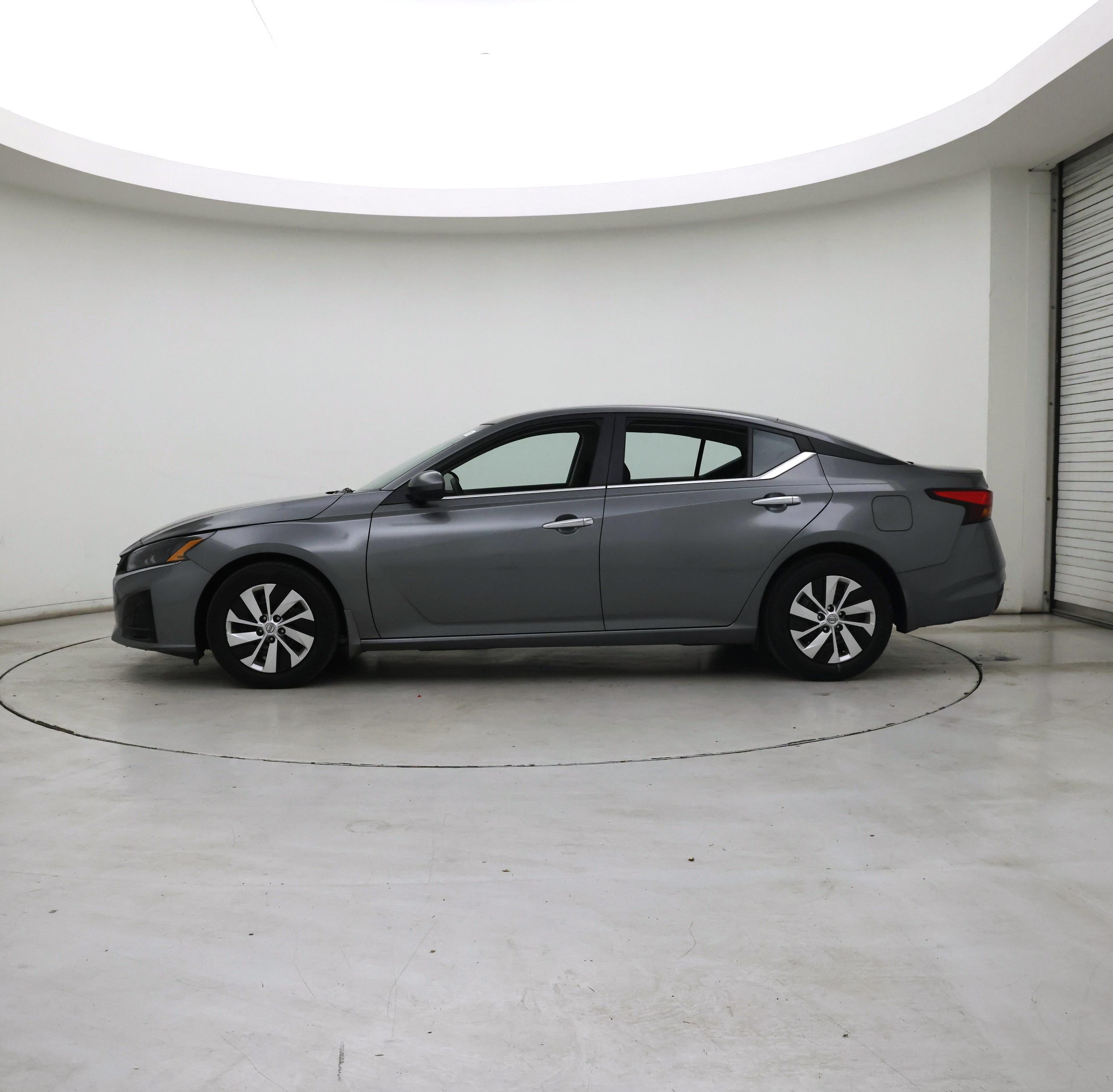 Thumbnail: 2023 Nissan Altima - 3