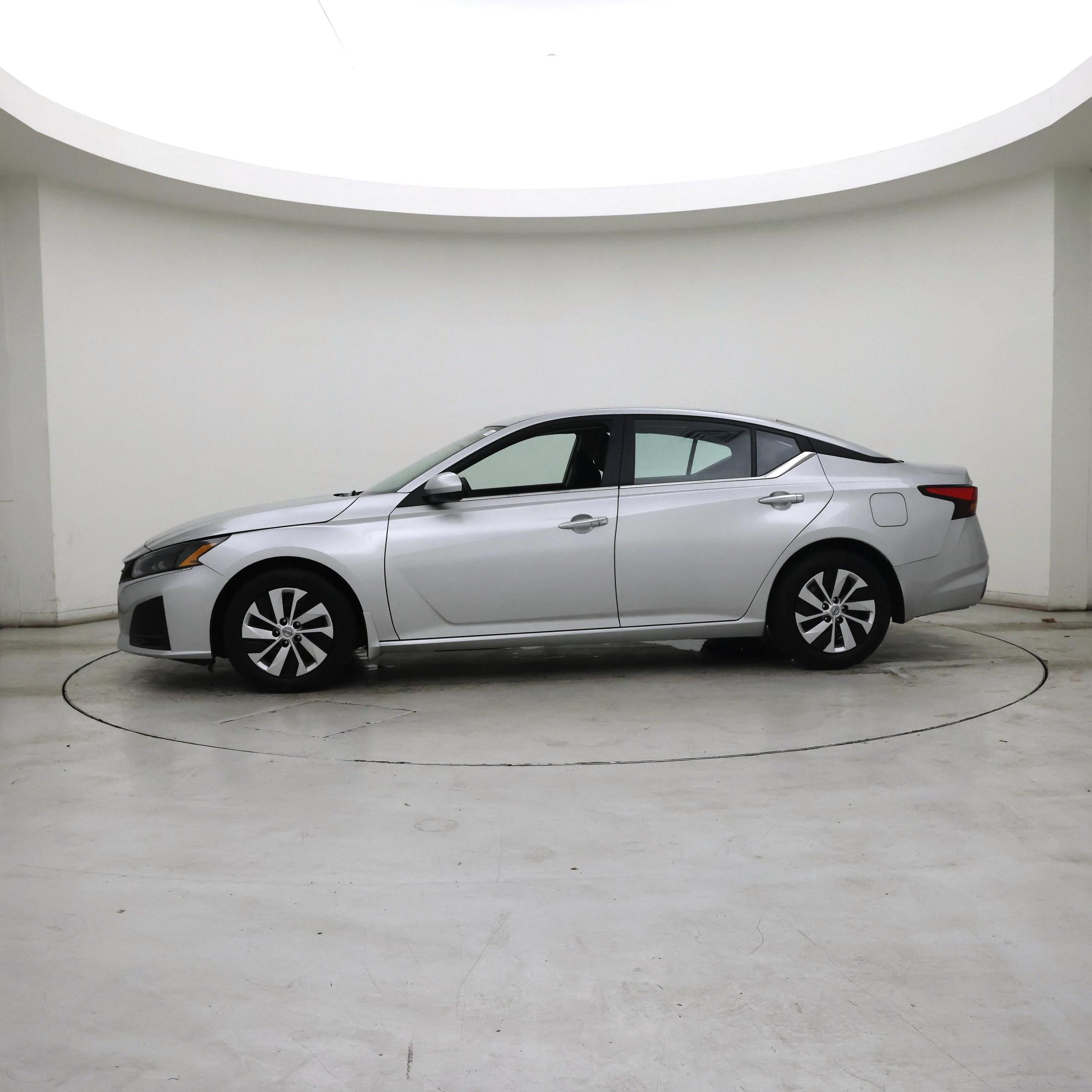 Thumbnail: 2023 Nissan Altima - 3