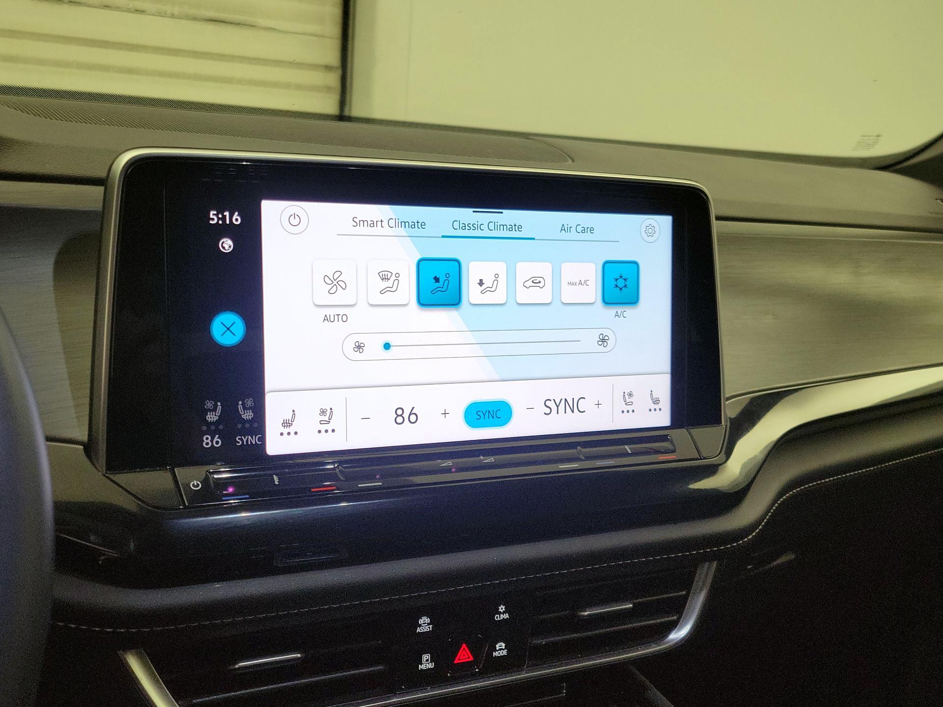 Thumbnail: 2024 Volkswagen Atlas - 16