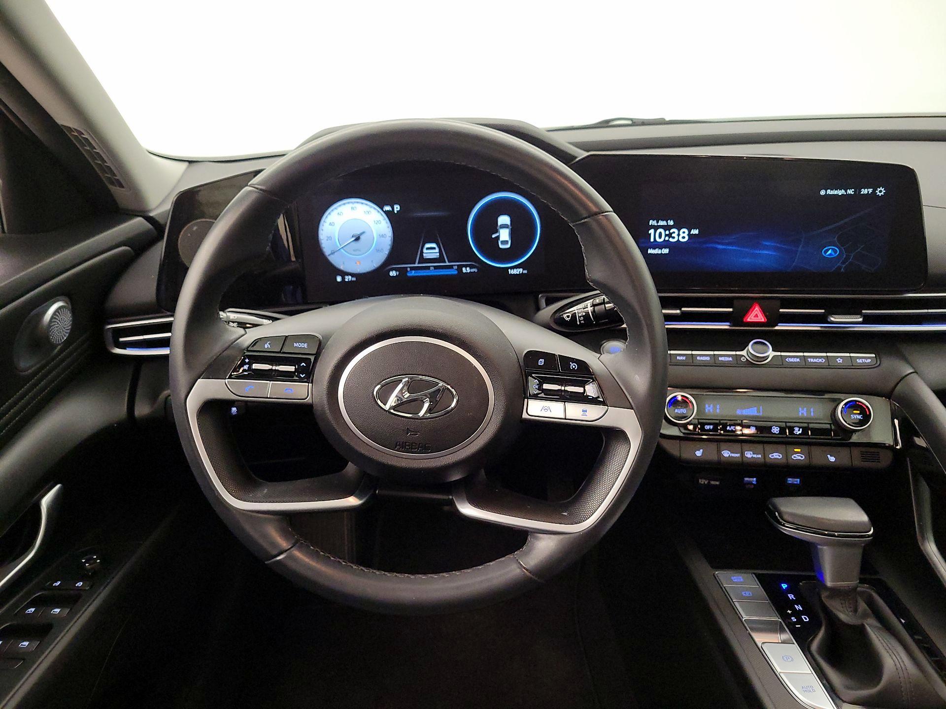 Thumbnail: 2023 Hyundai Elantra - 10