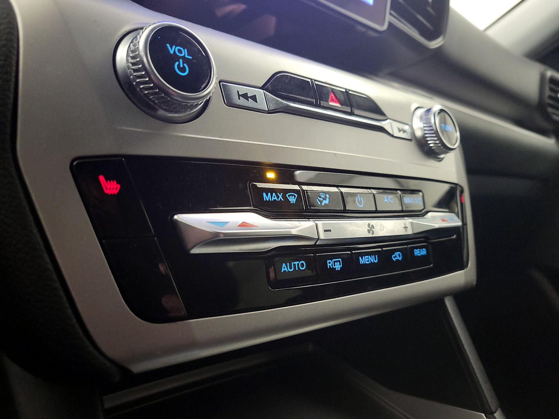 Thumbnail: 2022 Ford Explorer - 16