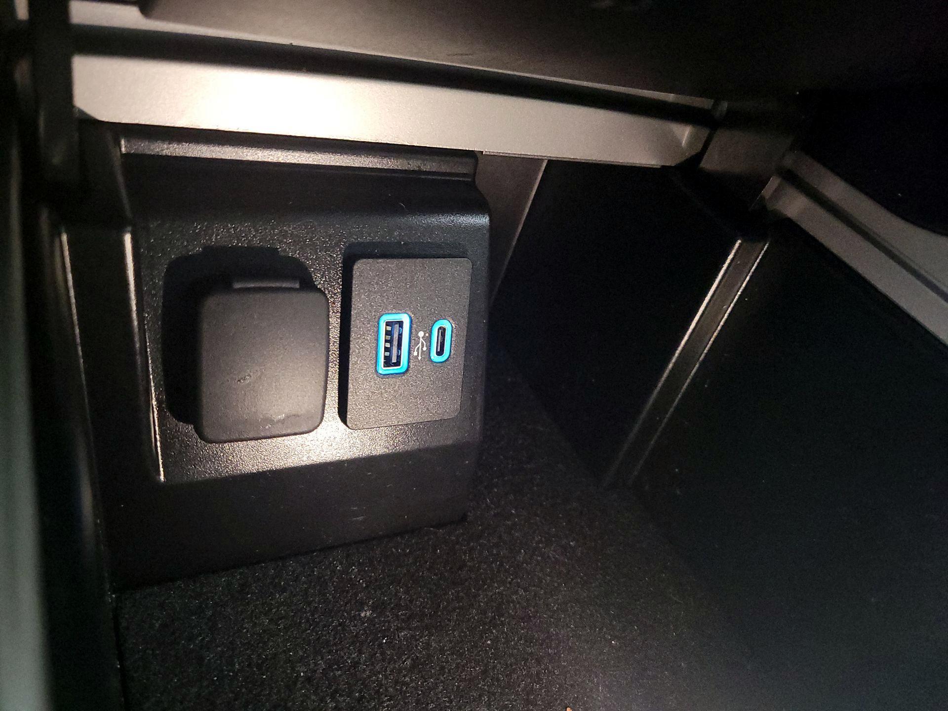 Thumbnail: 2022 Ford Explorer - 18