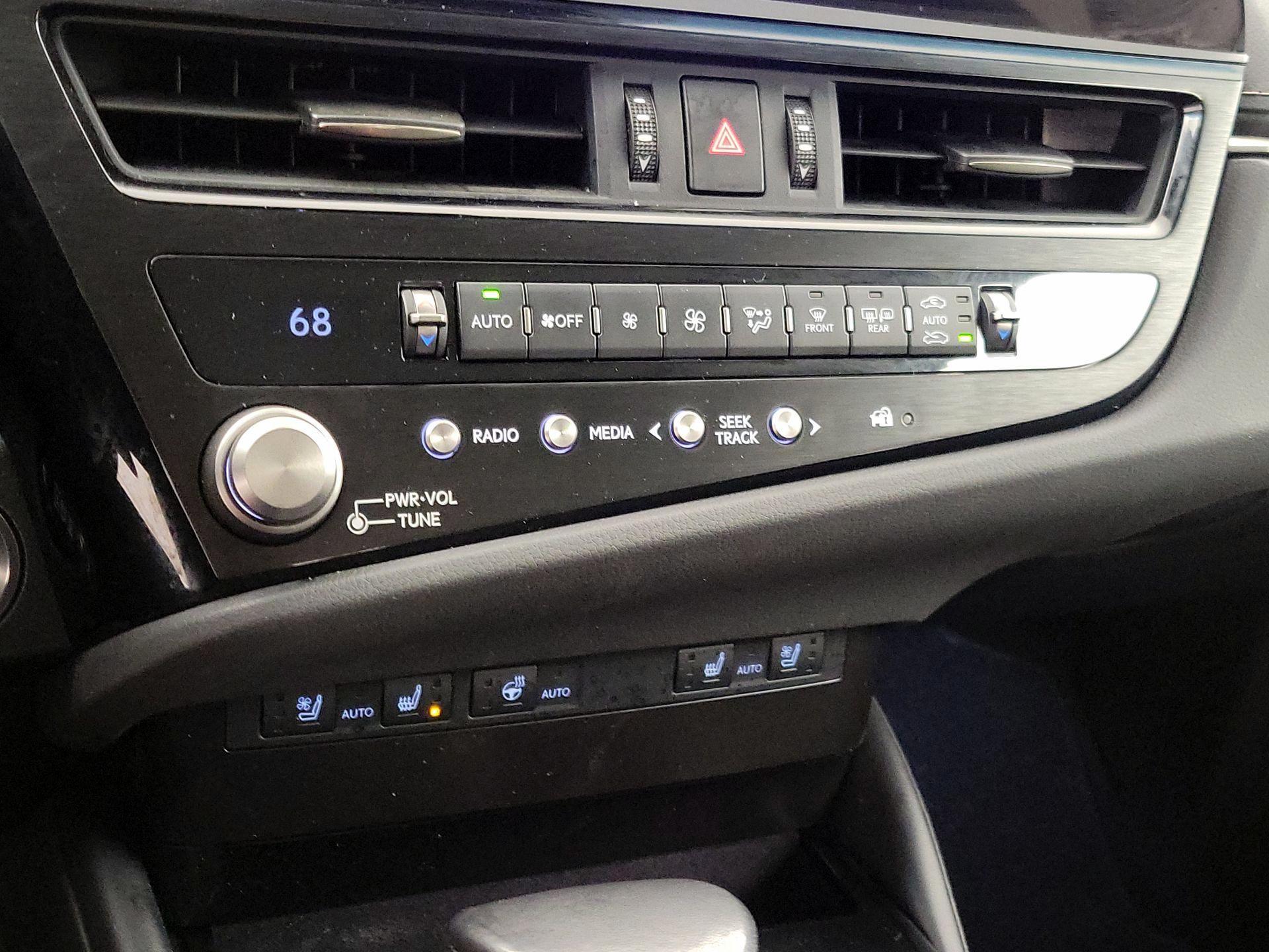 Thumbnail: 2023 Lexus ES - 16