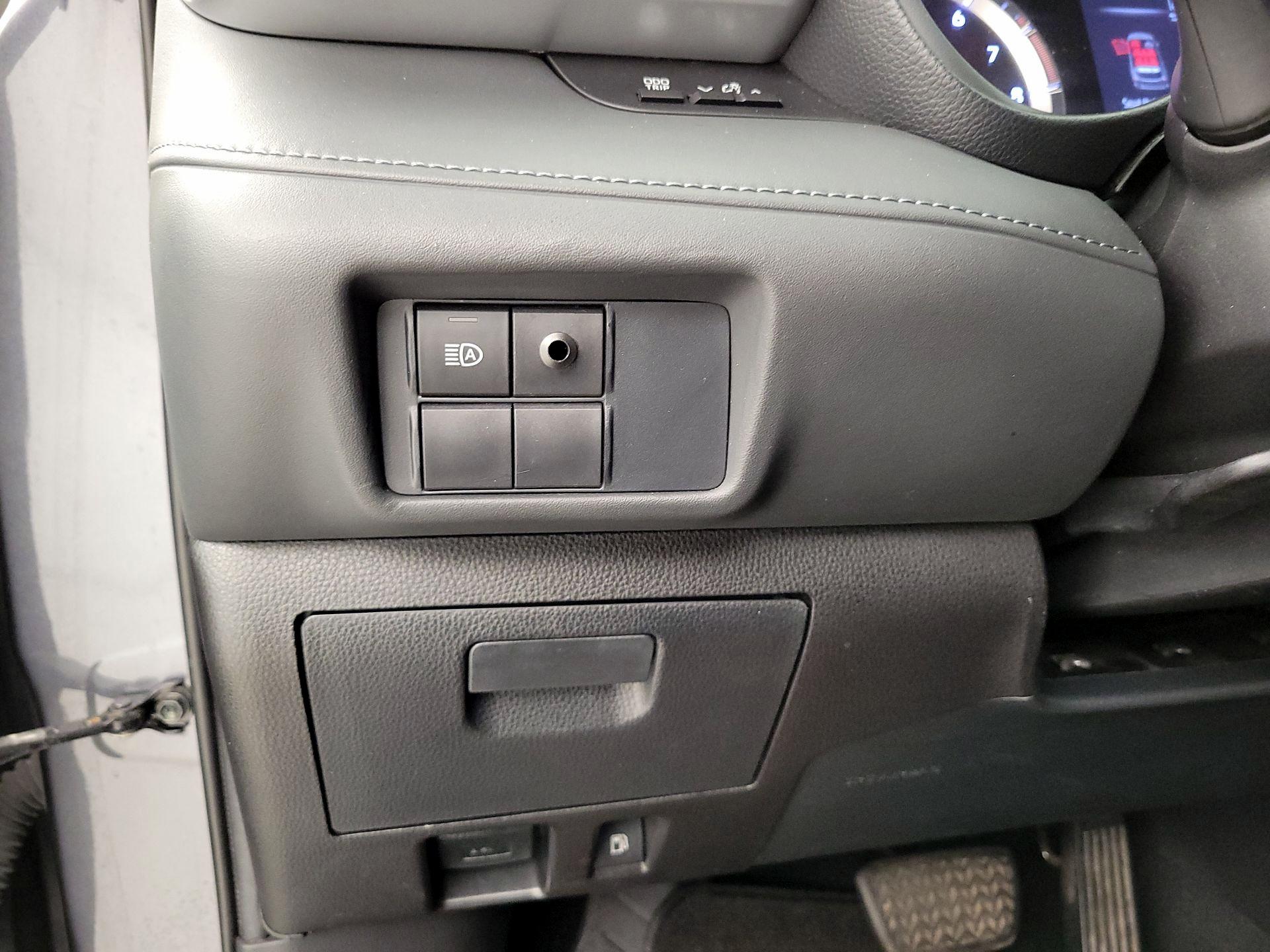 Thumbnail: 2020 Toyota Highlander - 13