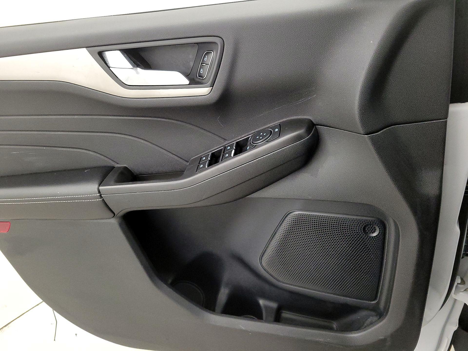 Thumbnail: 2021 Ford Escape - 12