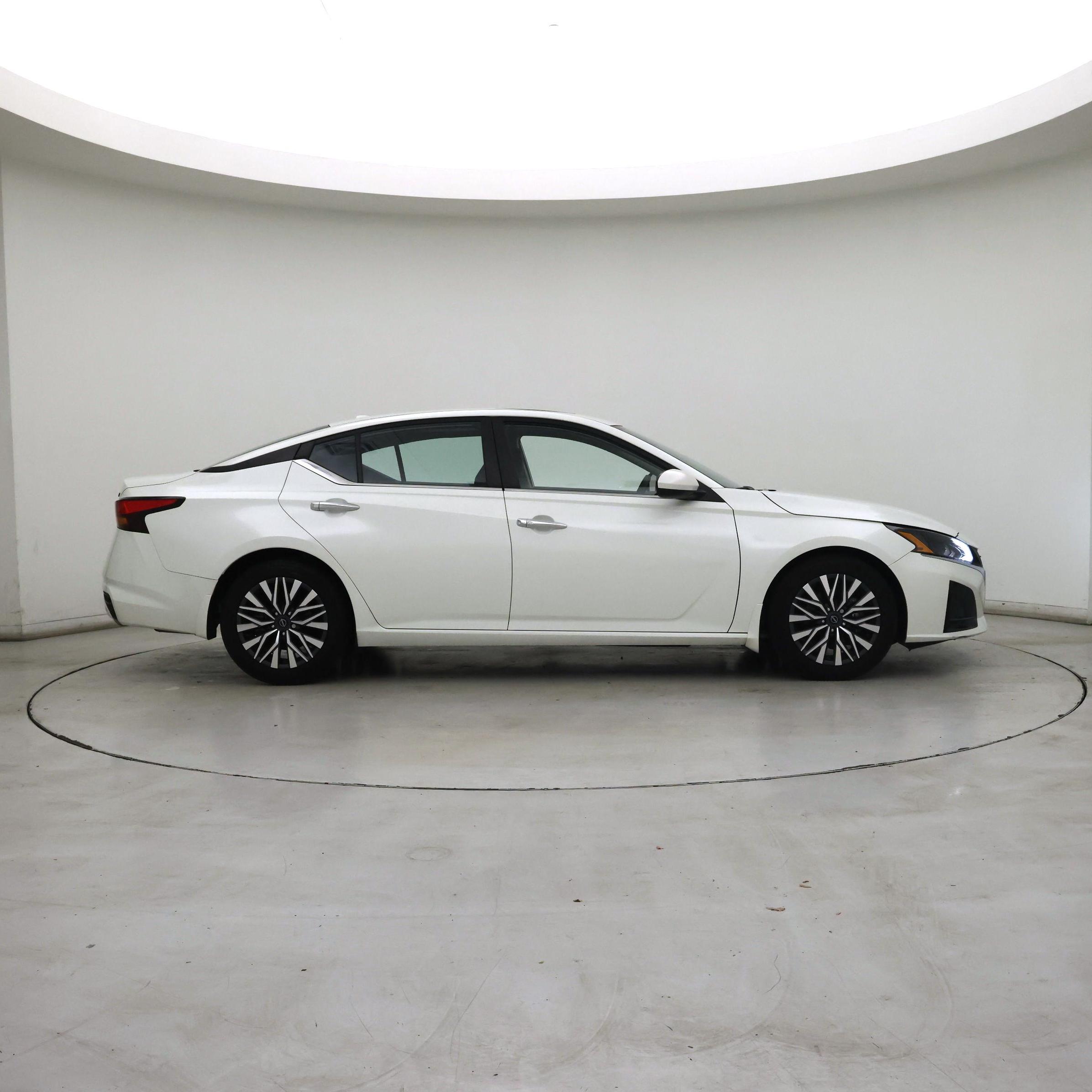 Thumbnail: 2023 Nissan Altima - 7