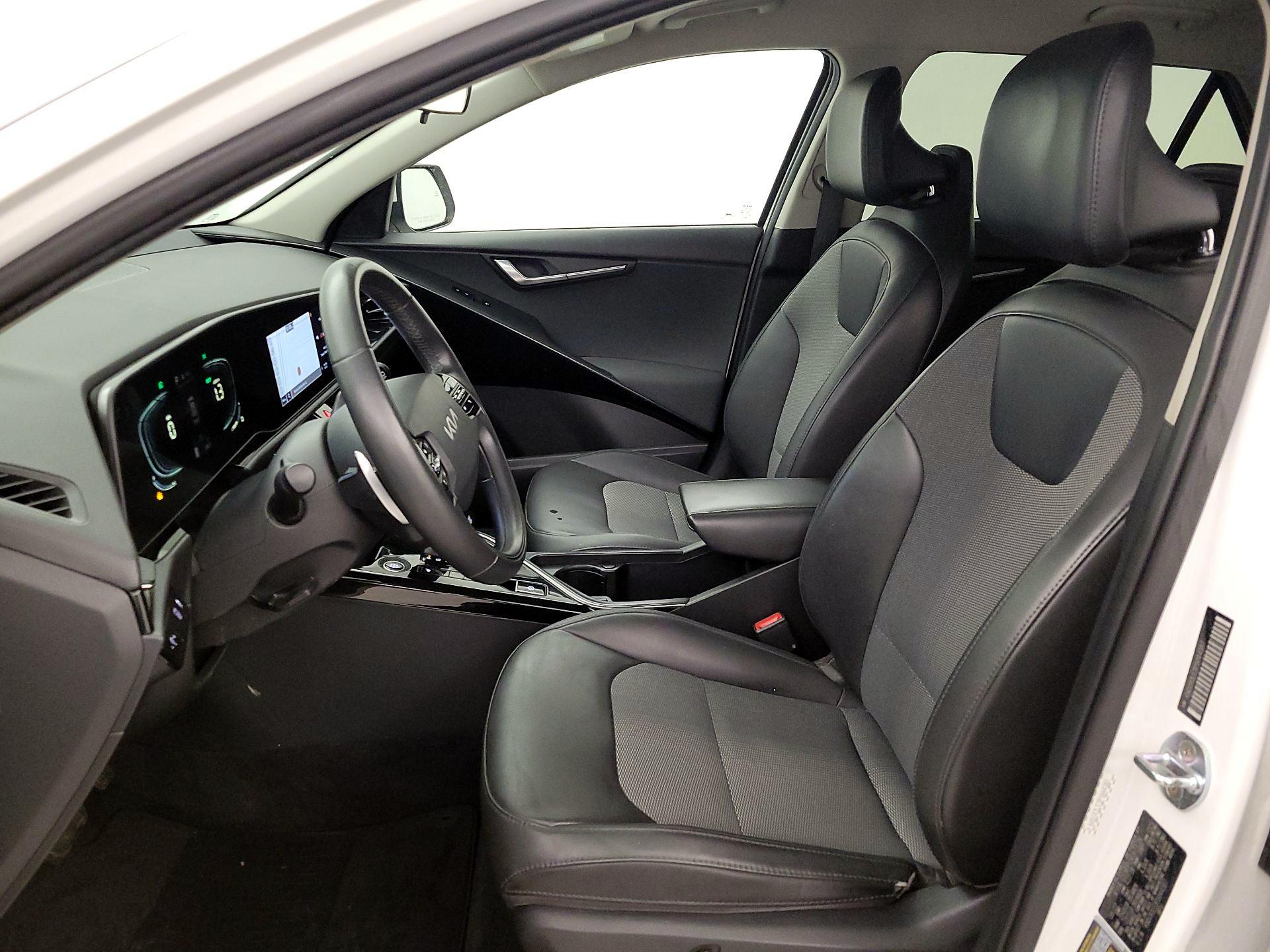 Thumbnail: 2023 Kia Niro - 11