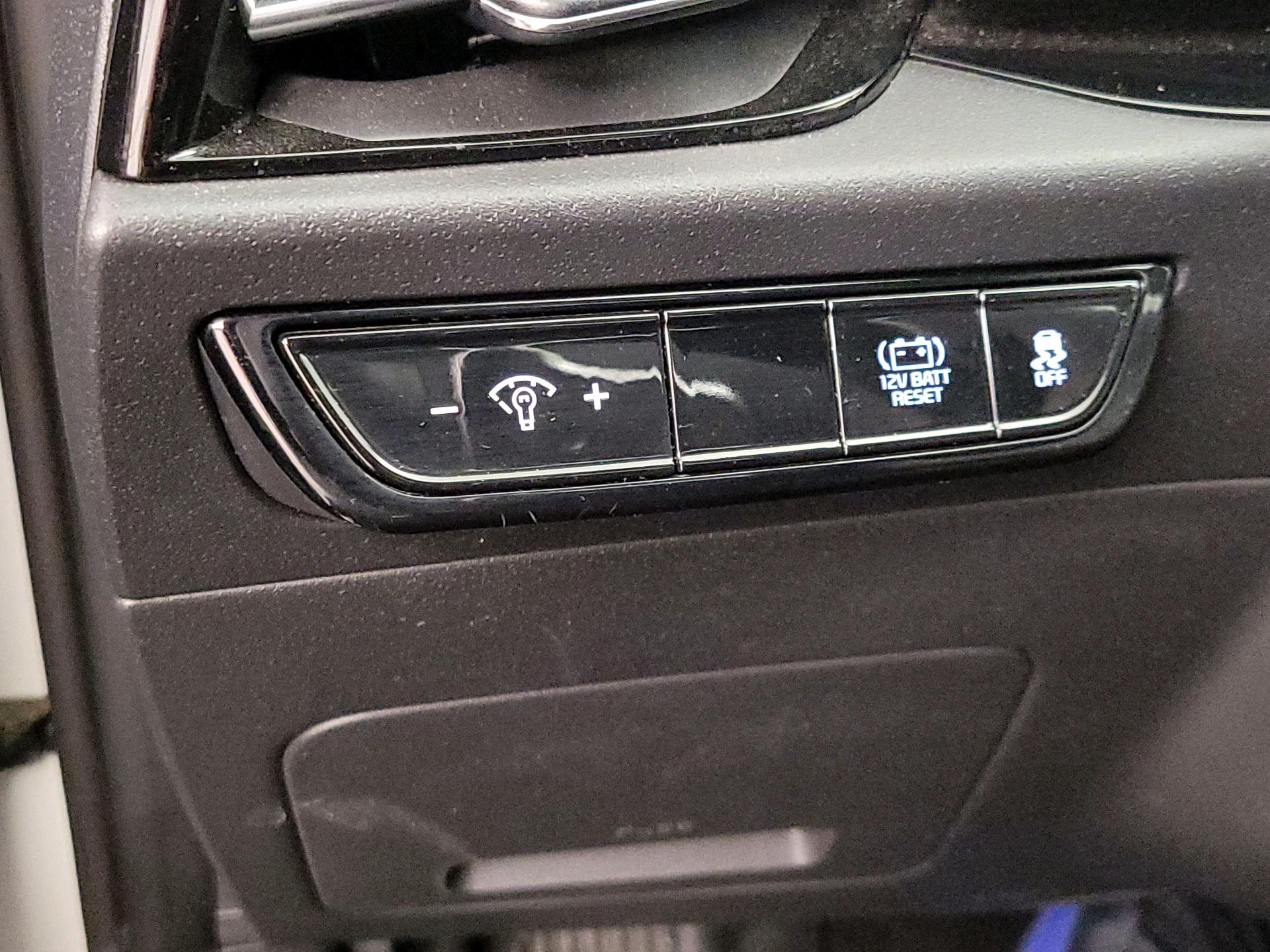 Thumbnail: 2023 Kia Niro - 13