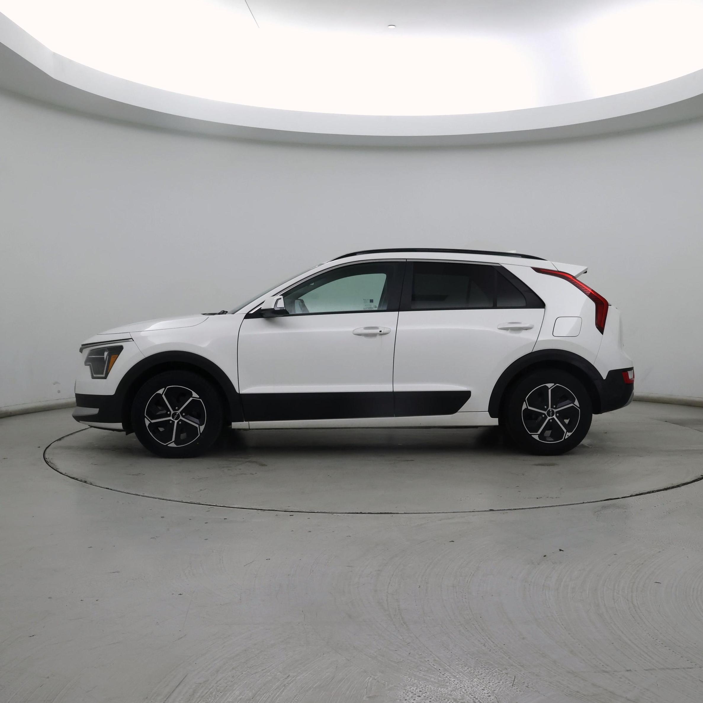 Thumbnail: 2023 Kia Niro - 3