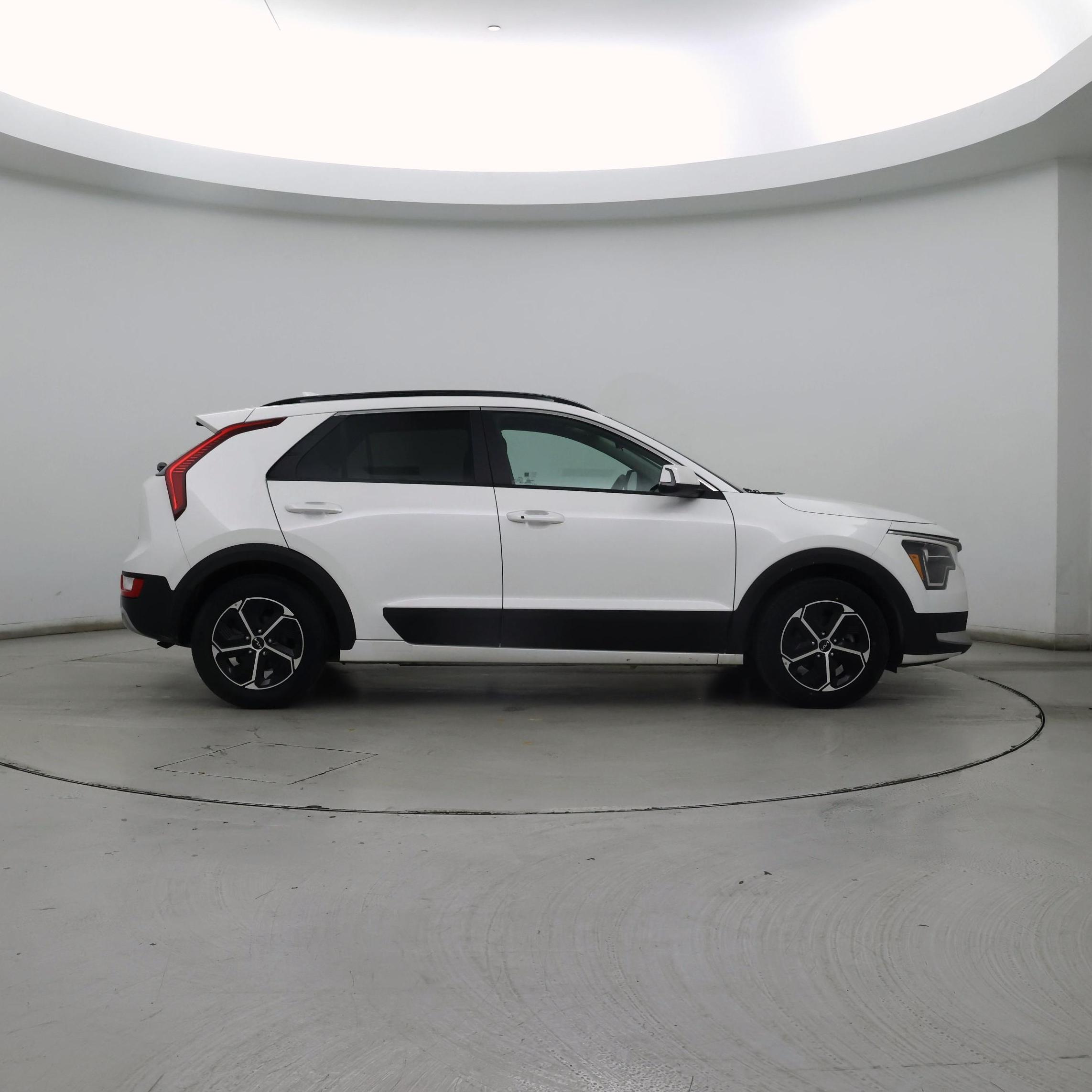 Thumbnail: 2023 Kia Niro - 7