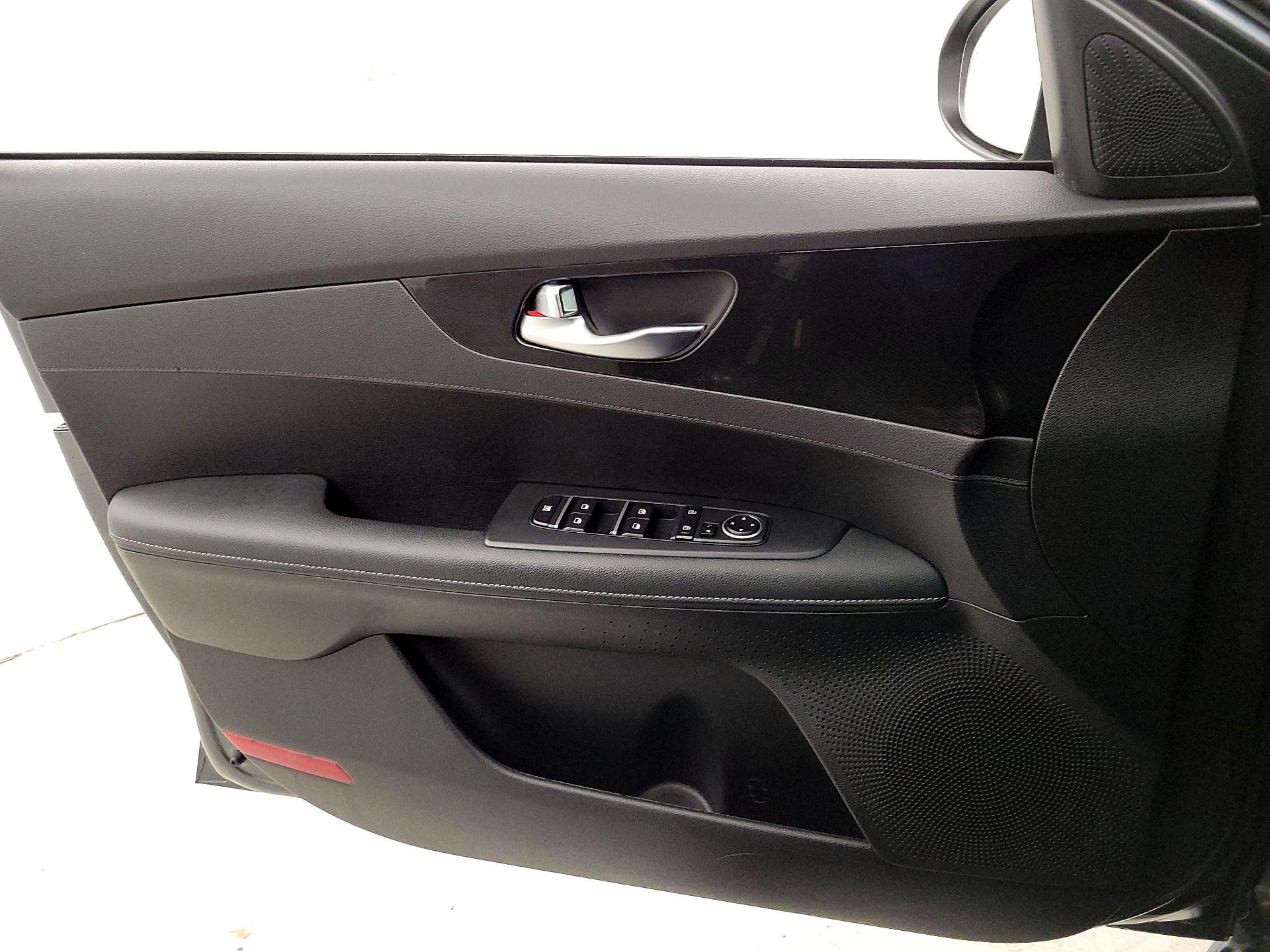 Thumbnail: 2021 Kia Forte - 12