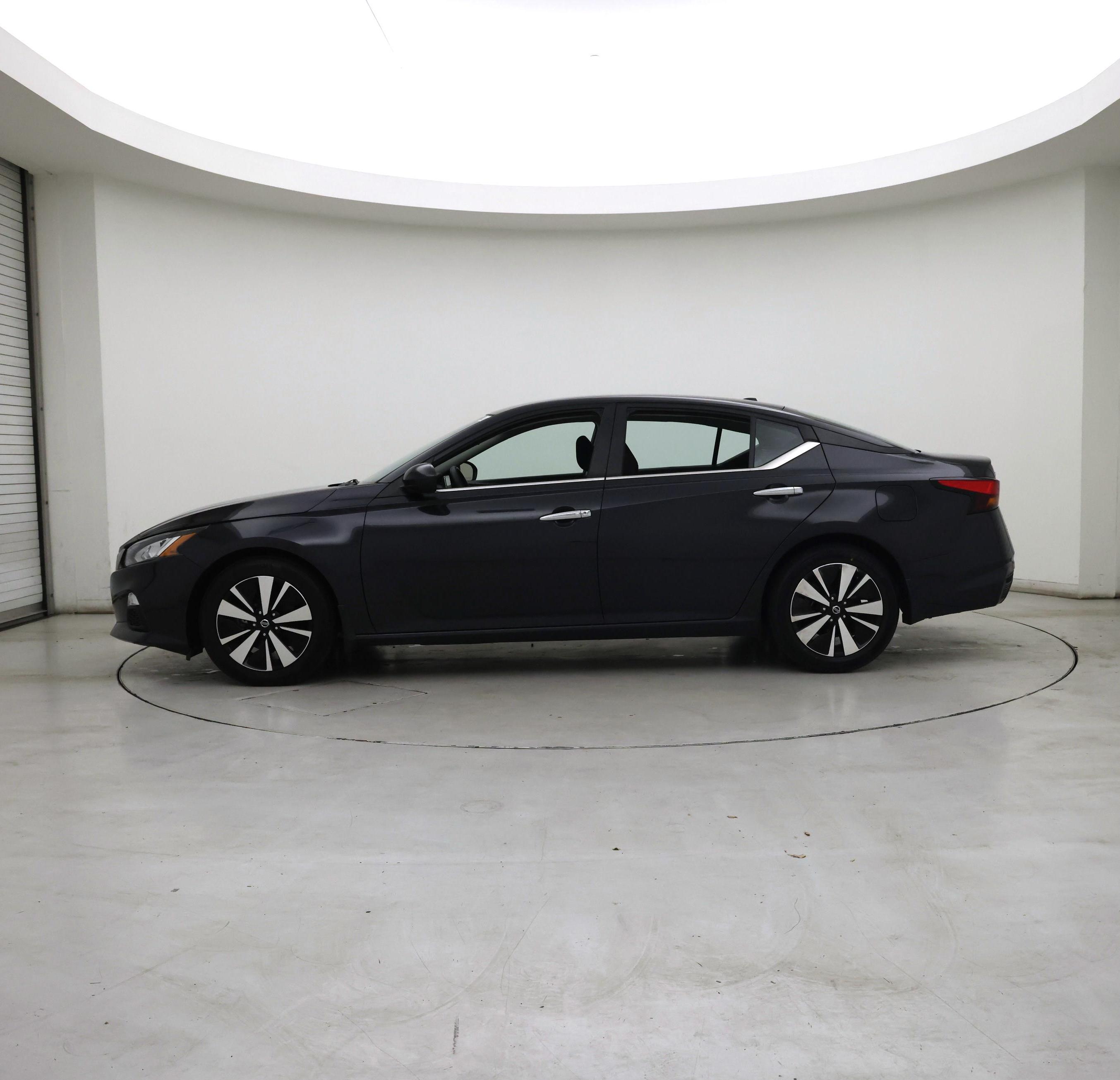 Thumbnail: 2021 Nissan Altima - 3