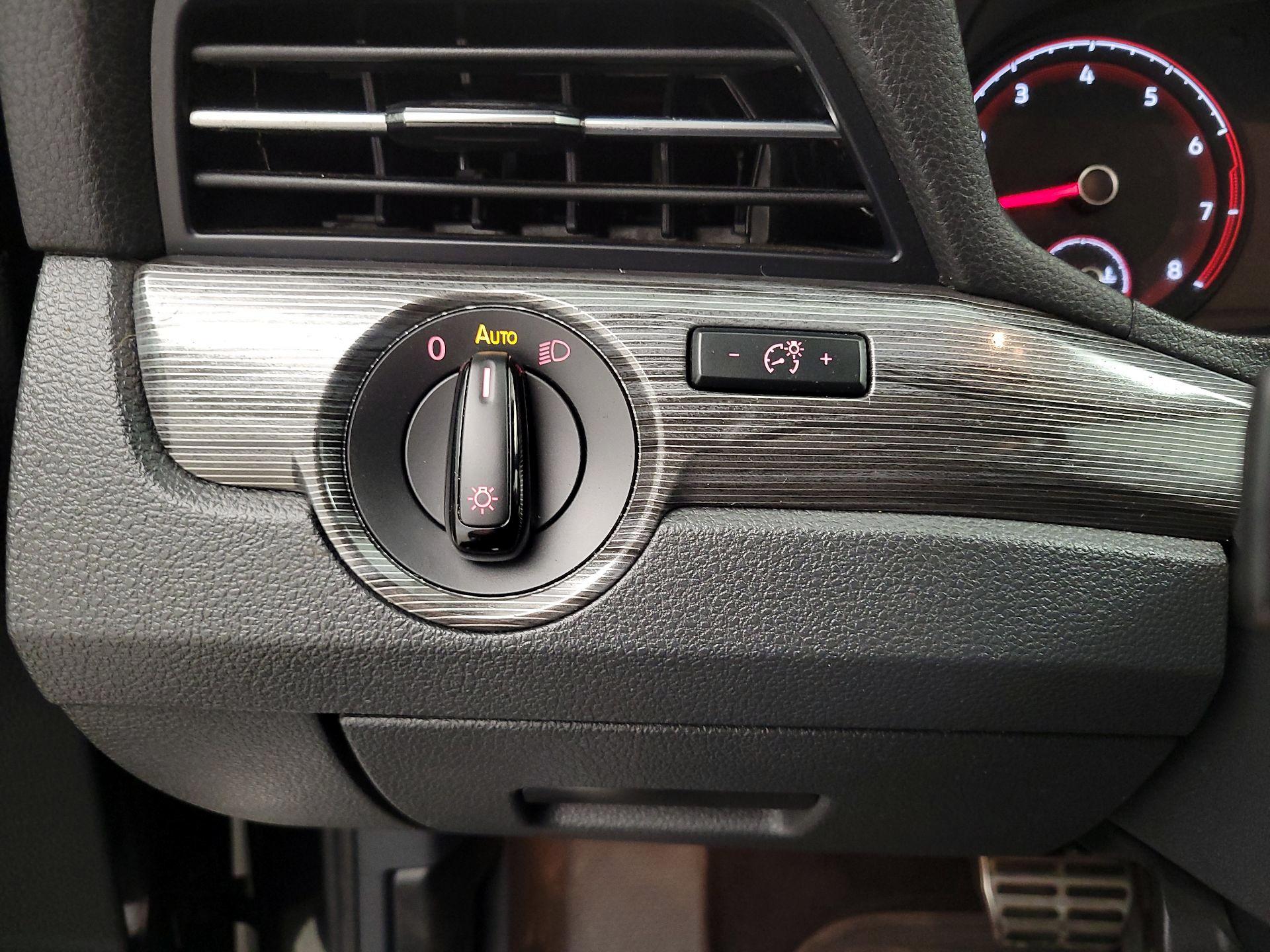 Thumbnail: 2021 Volkswagen Passat - 13