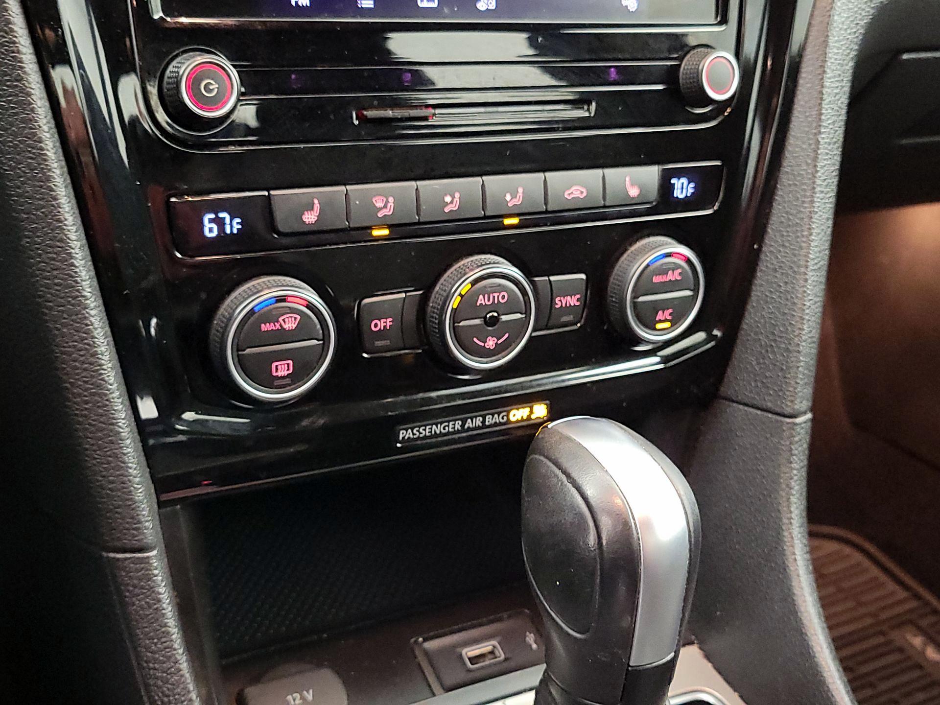 Thumbnail: 2021 Volkswagen Passat - 16