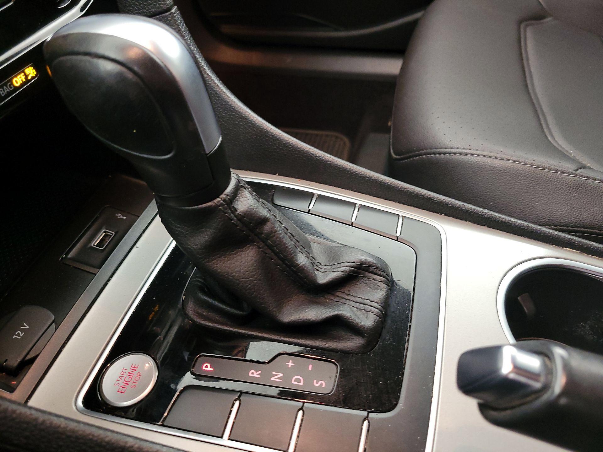 Thumbnail: 2021 Volkswagen Passat - 17