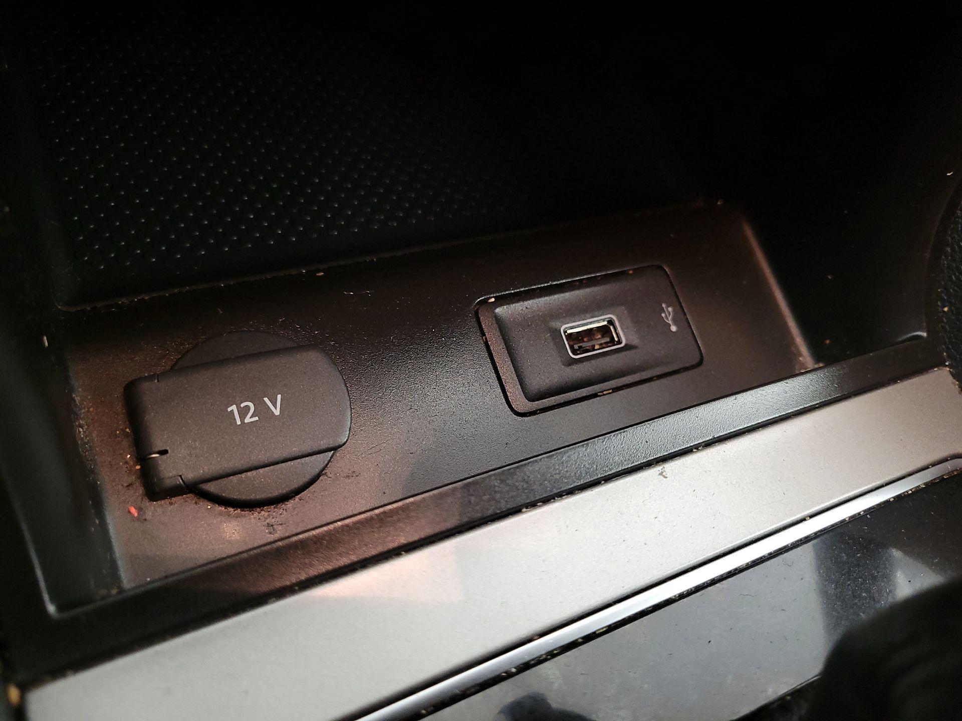 Thumbnail: 2021 Volkswagen Passat - 18