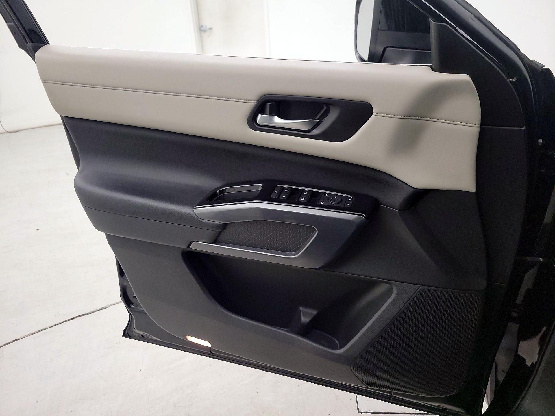 Thumbnail: 2022 Nissan Pathfinder - 12