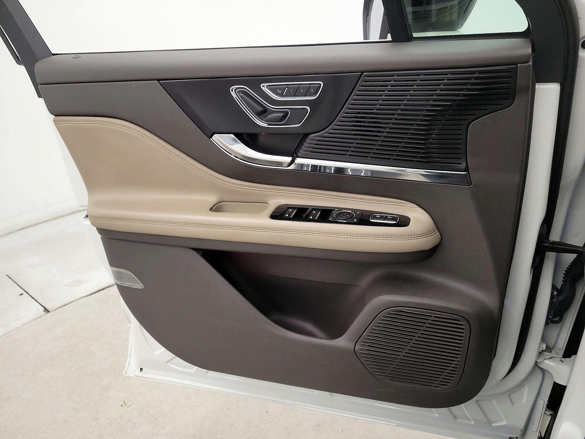 Thumbnail: 2021 Lincoln Corsair - 12